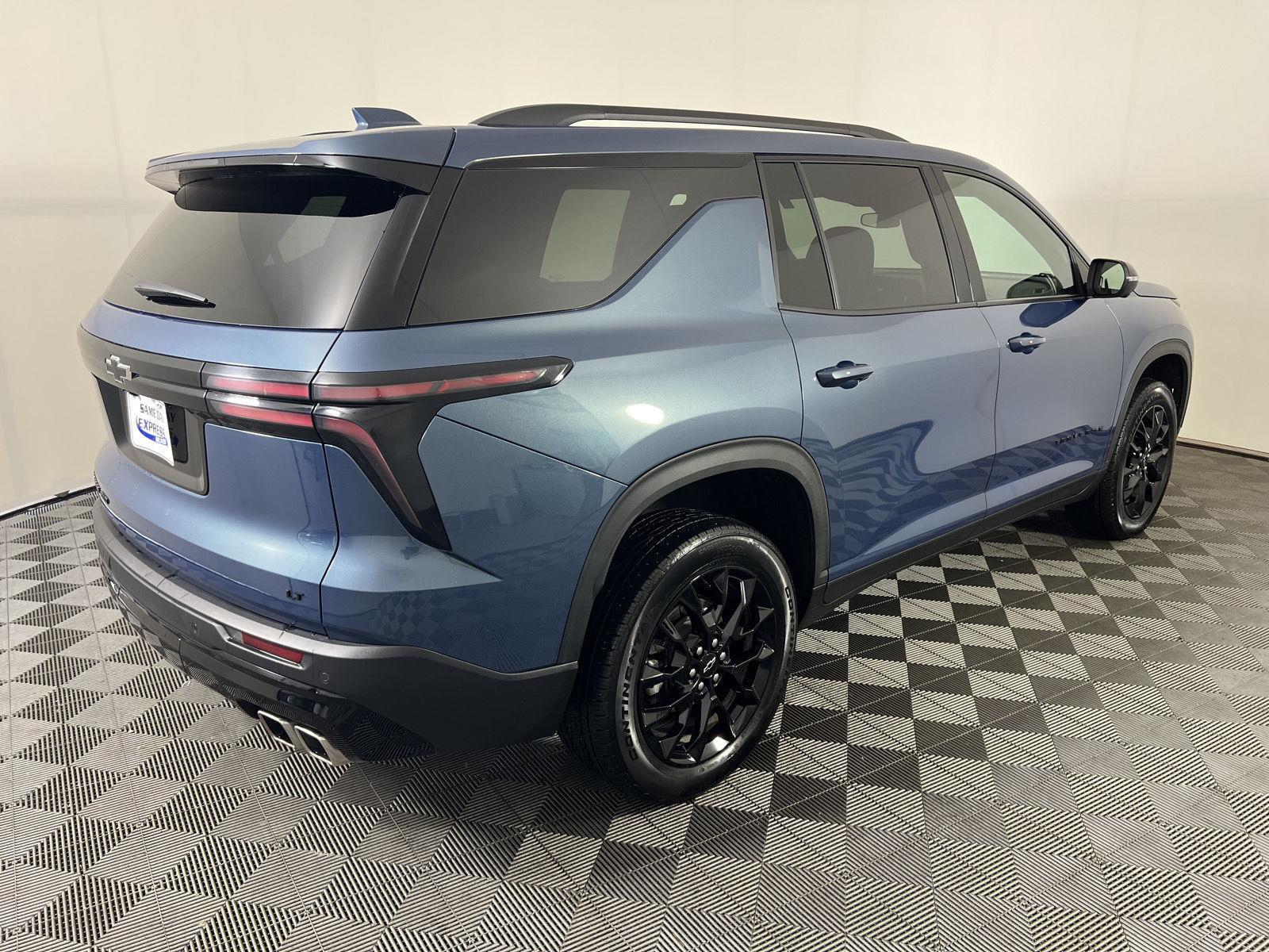 Used 2024 Lakeshore Blue Chevrolet LT image 28