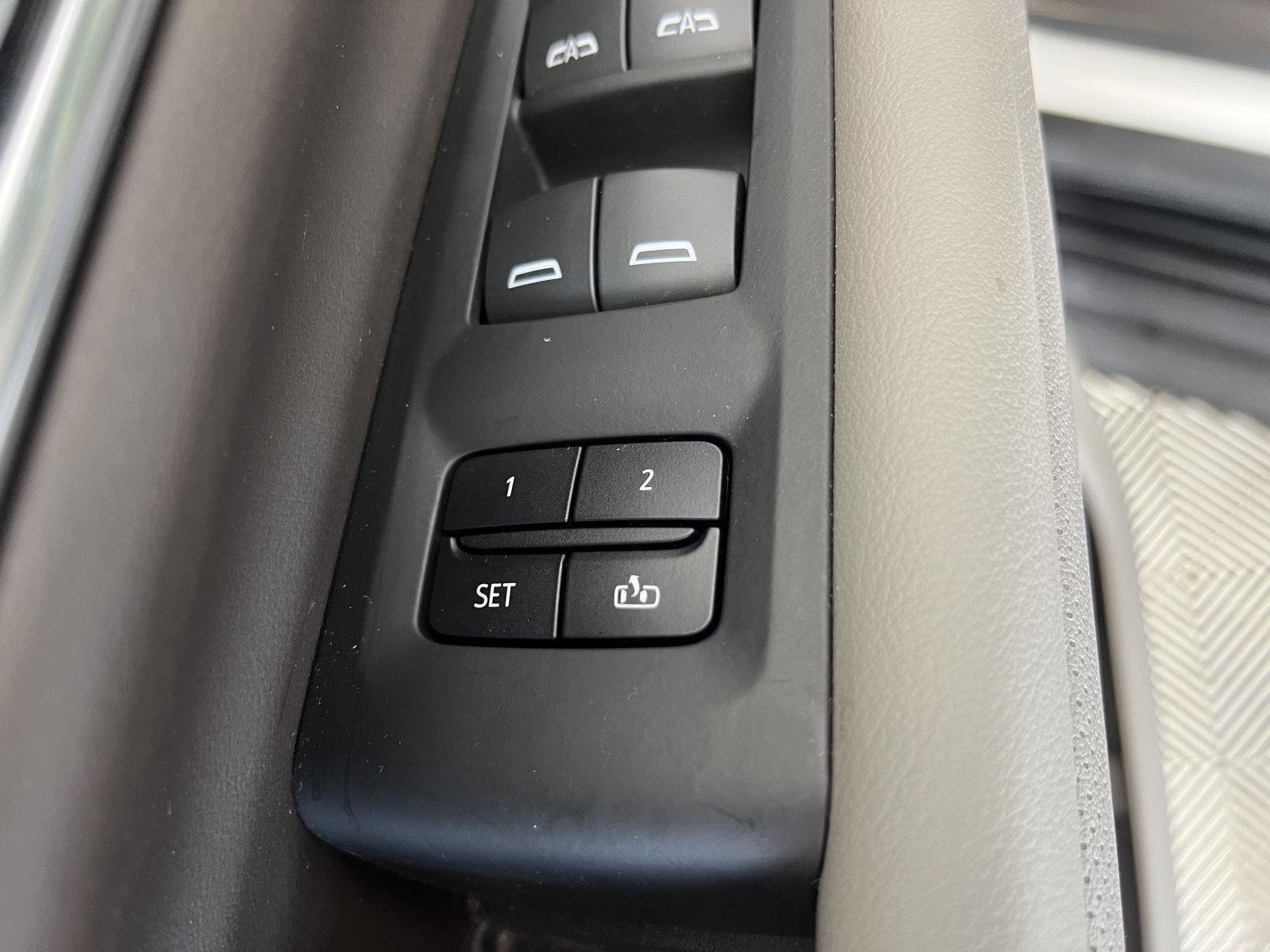 Used 2022 White Frost GMC SLT image 11