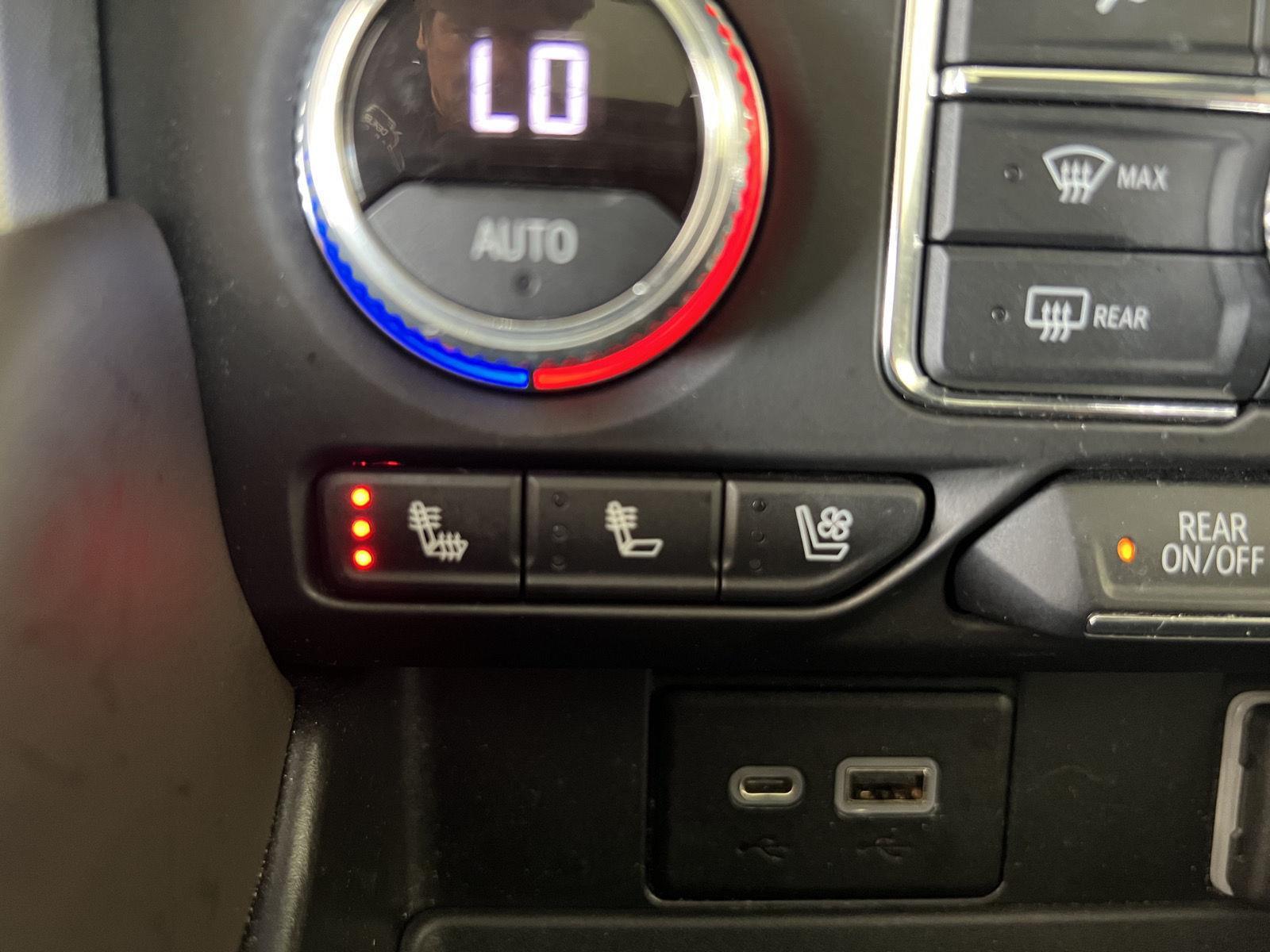Used 2022 White Frost GMC SLT image 22
