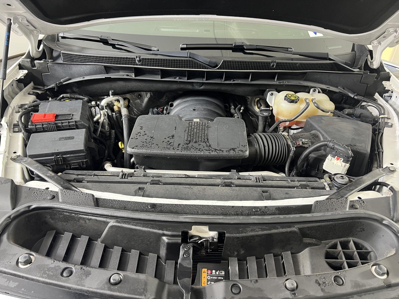 Used 2022 White Frost GMC SLT image 31