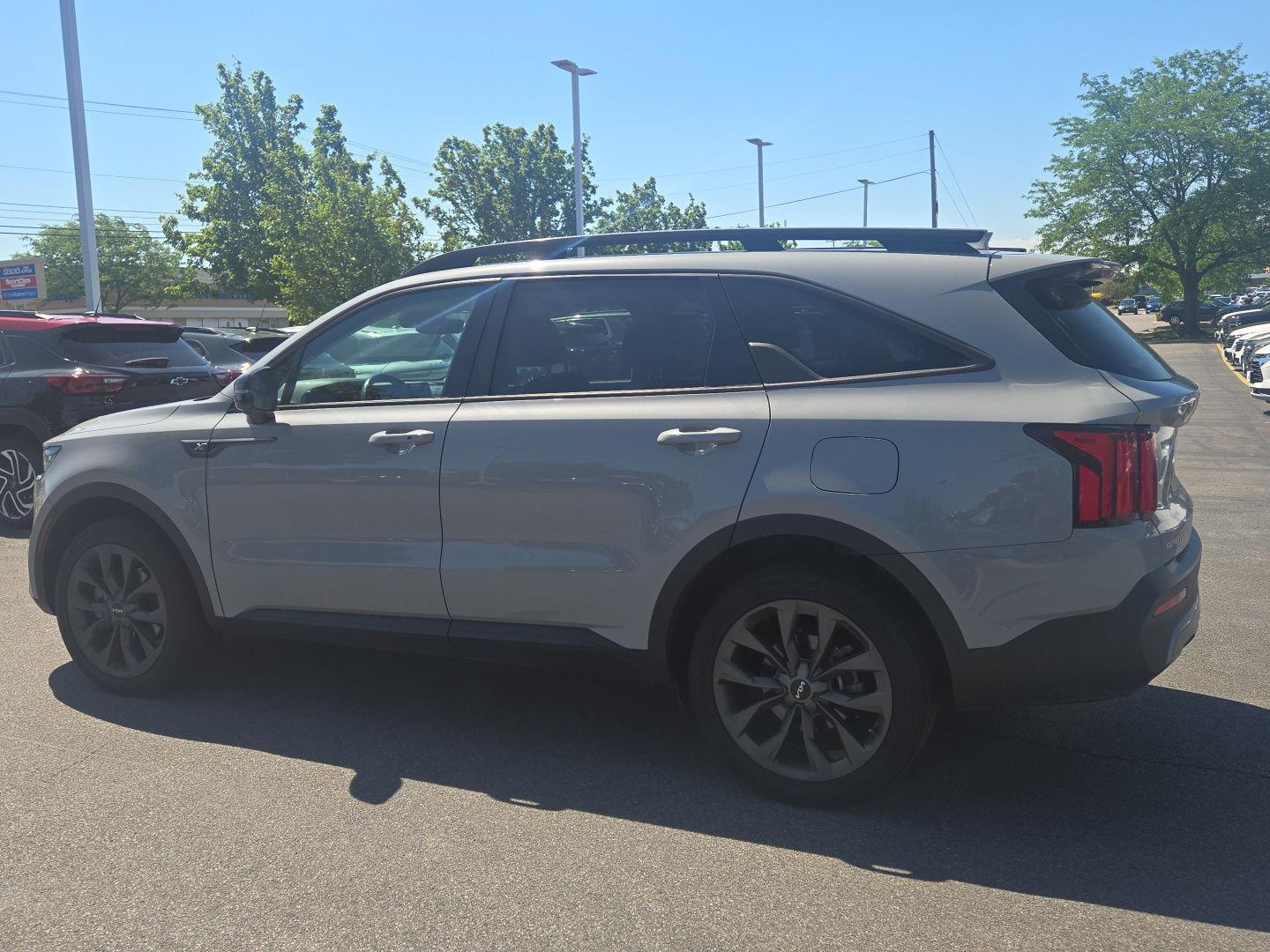 Used 2023 Wolf Gray Kia X-Line SX Prestige image 3