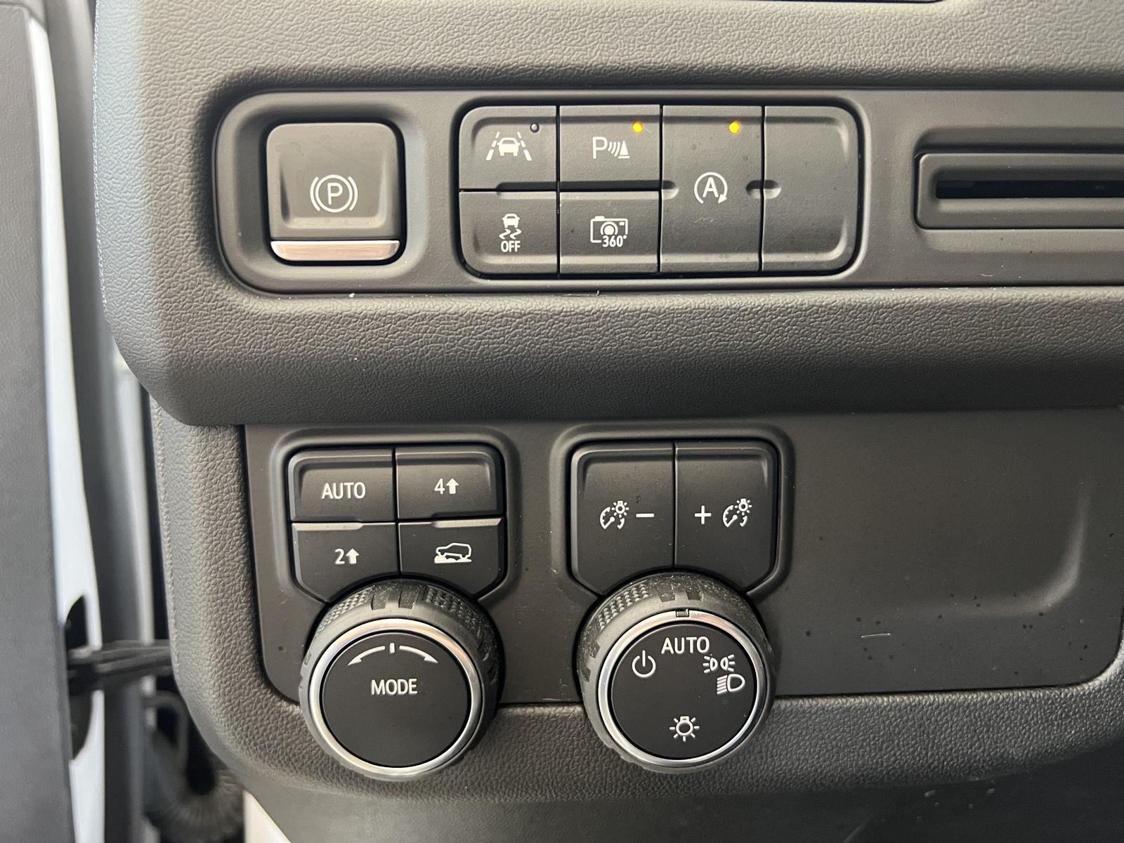 Used 2023 Summit White Chevrolet LT image 9
