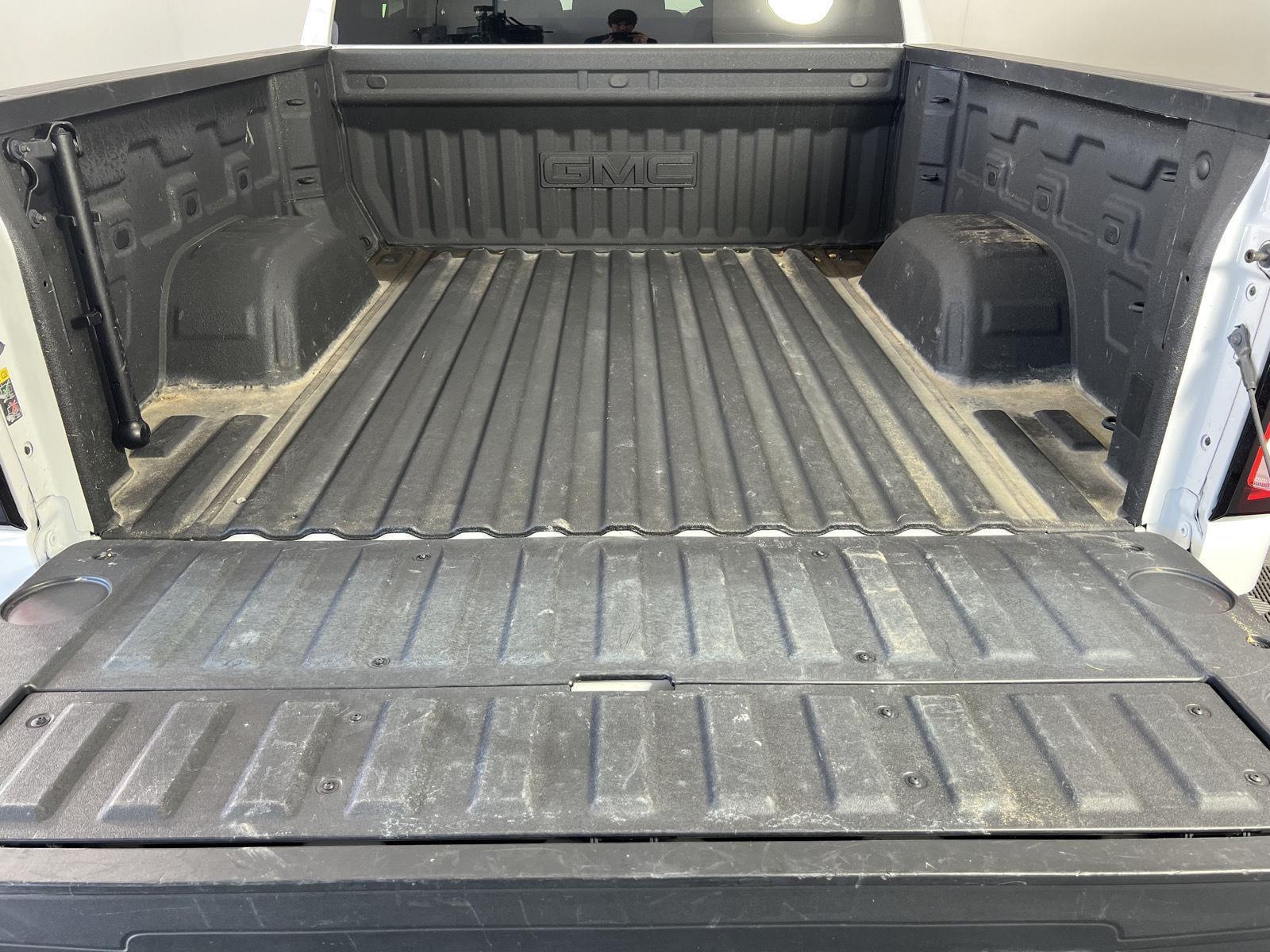 Used 2021 Summit White GMC Elevation image 13