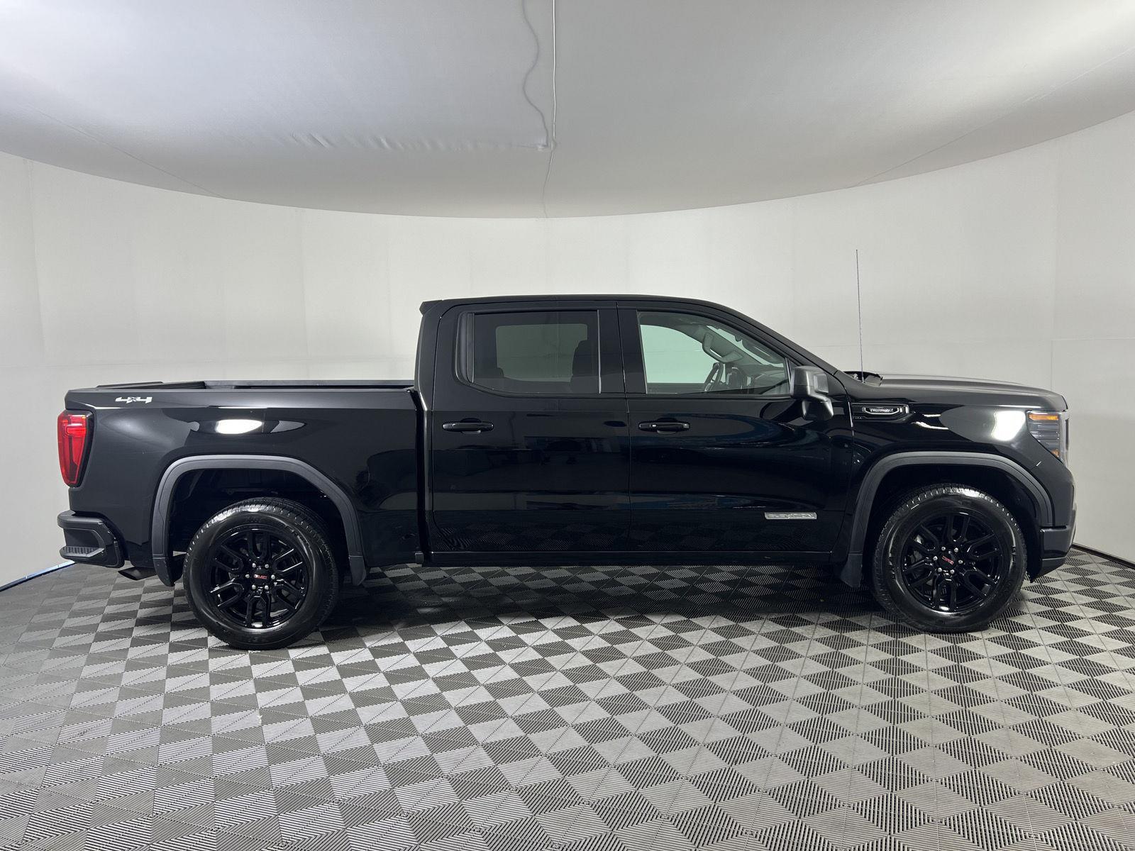 Used 2025 Onyx Black GMC Elevation image 6
