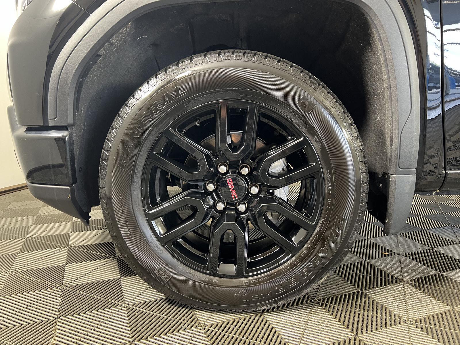 Used 2025 Onyx Black GMC Elevation image 15