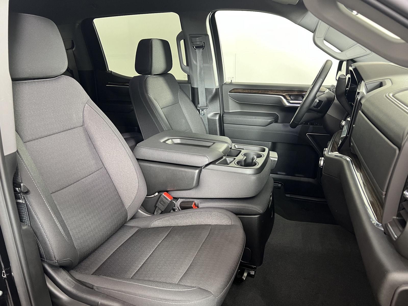 Used 2025 Onyx Black GMC Elevation image 37