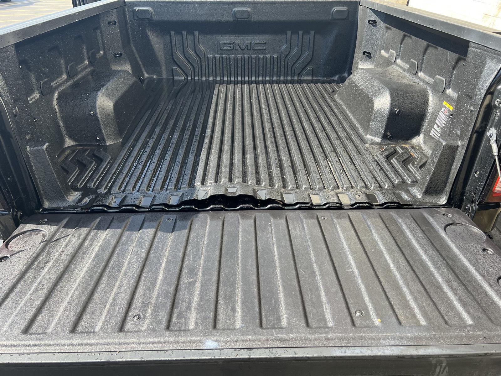 Used 2025 Onyx Black GMC Elevation image 39