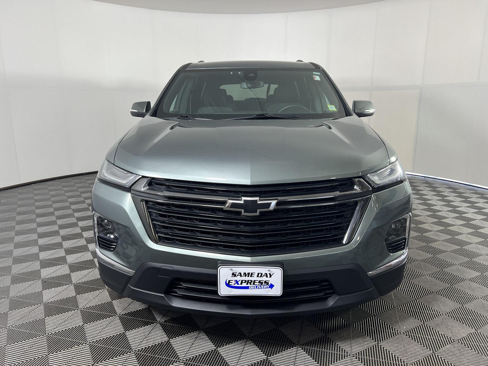 Used 2023 Silver Sage Metallic Chevrolet LT Cloth image 18