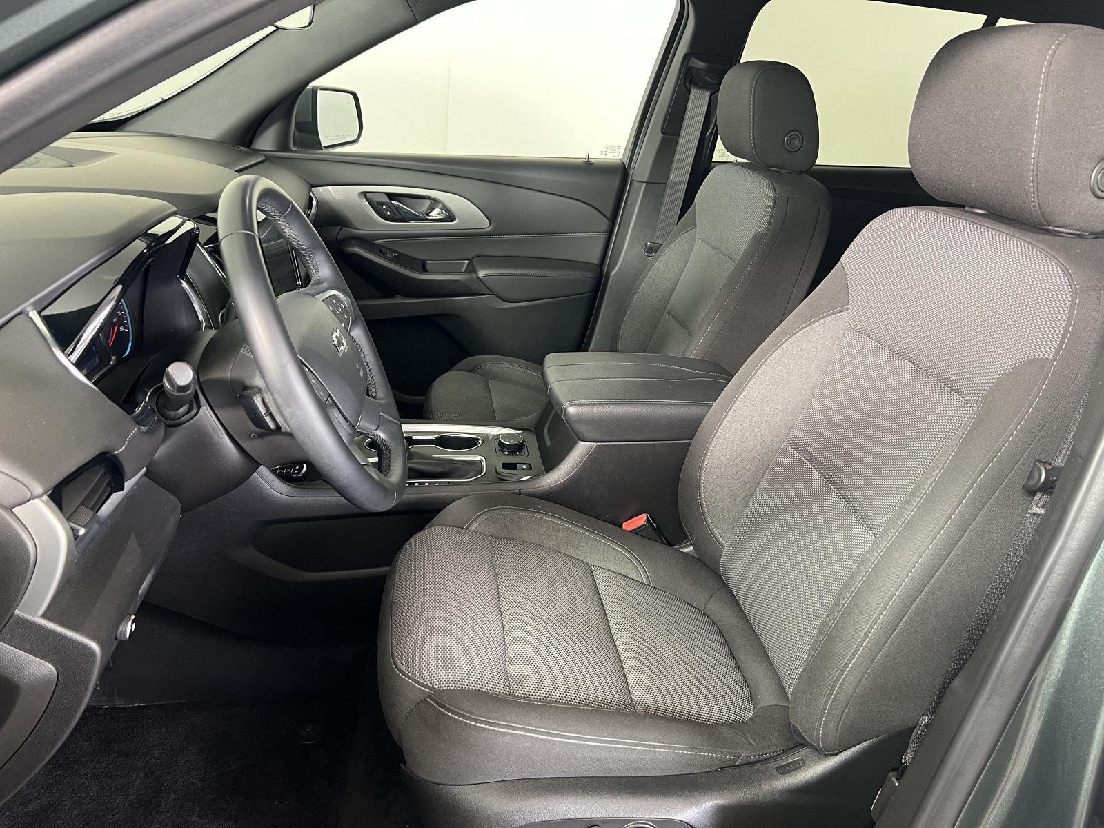 Used 2023 Silver Sage Metallic Chevrolet LT Cloth image 21