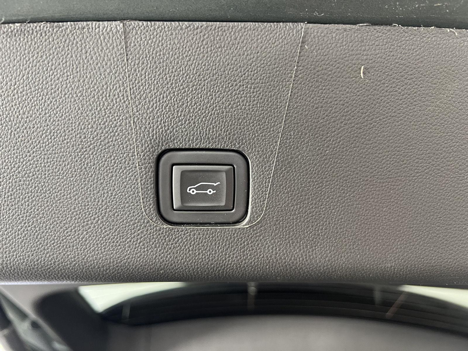 Used 2023 Silver Sage Metallic Chevrolet LT Cloth image 39