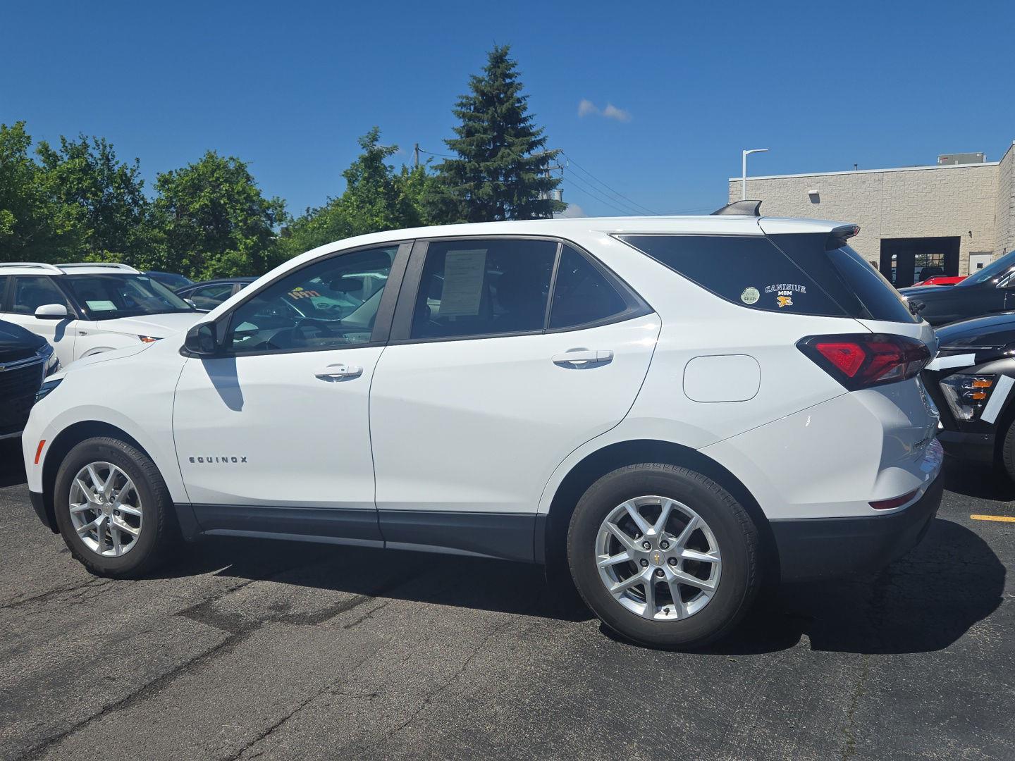 Used 2022 Summit White Chevrolet LS image 4