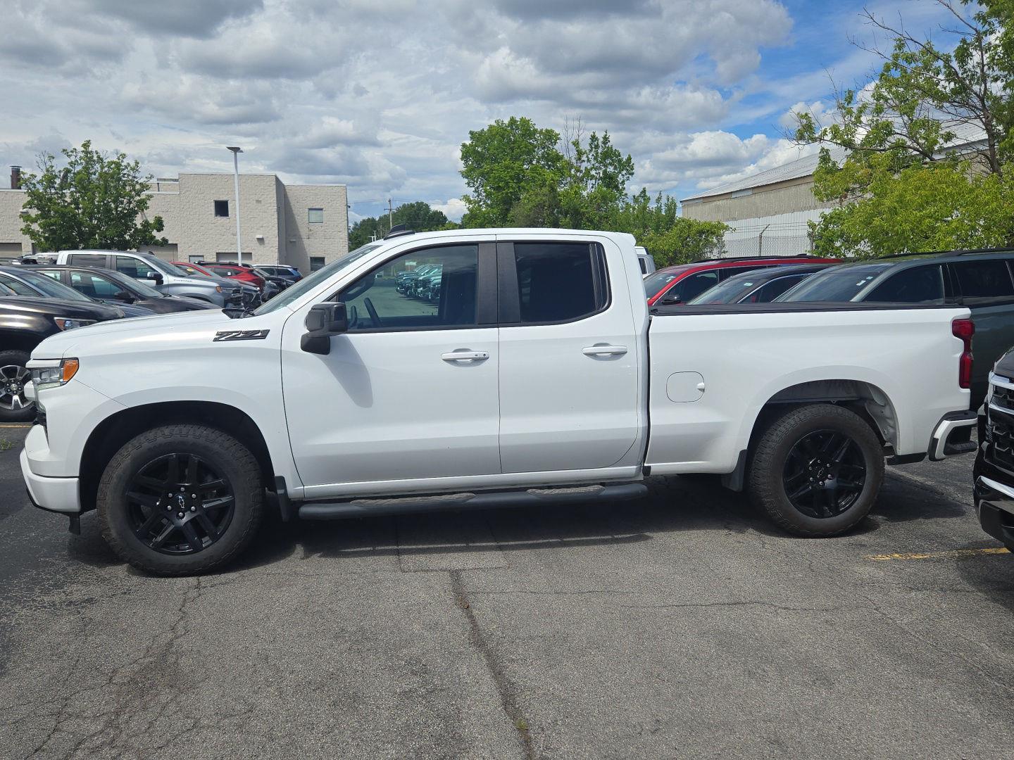 Used 2023  Chevrolet RST image 4