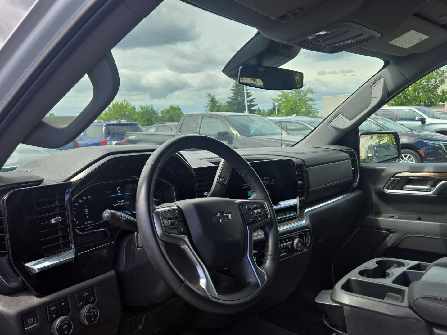 Used 2023  Chevrolet RST image 3