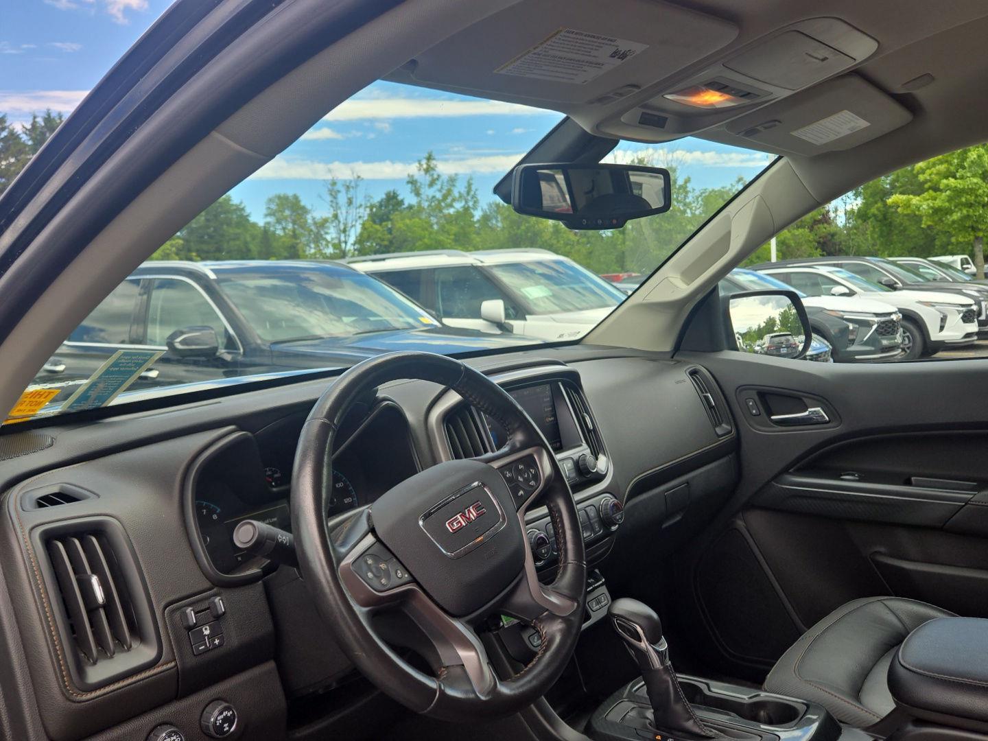Used 2022 Onyx Black GMC 4WD AT4 w/Leather image 2