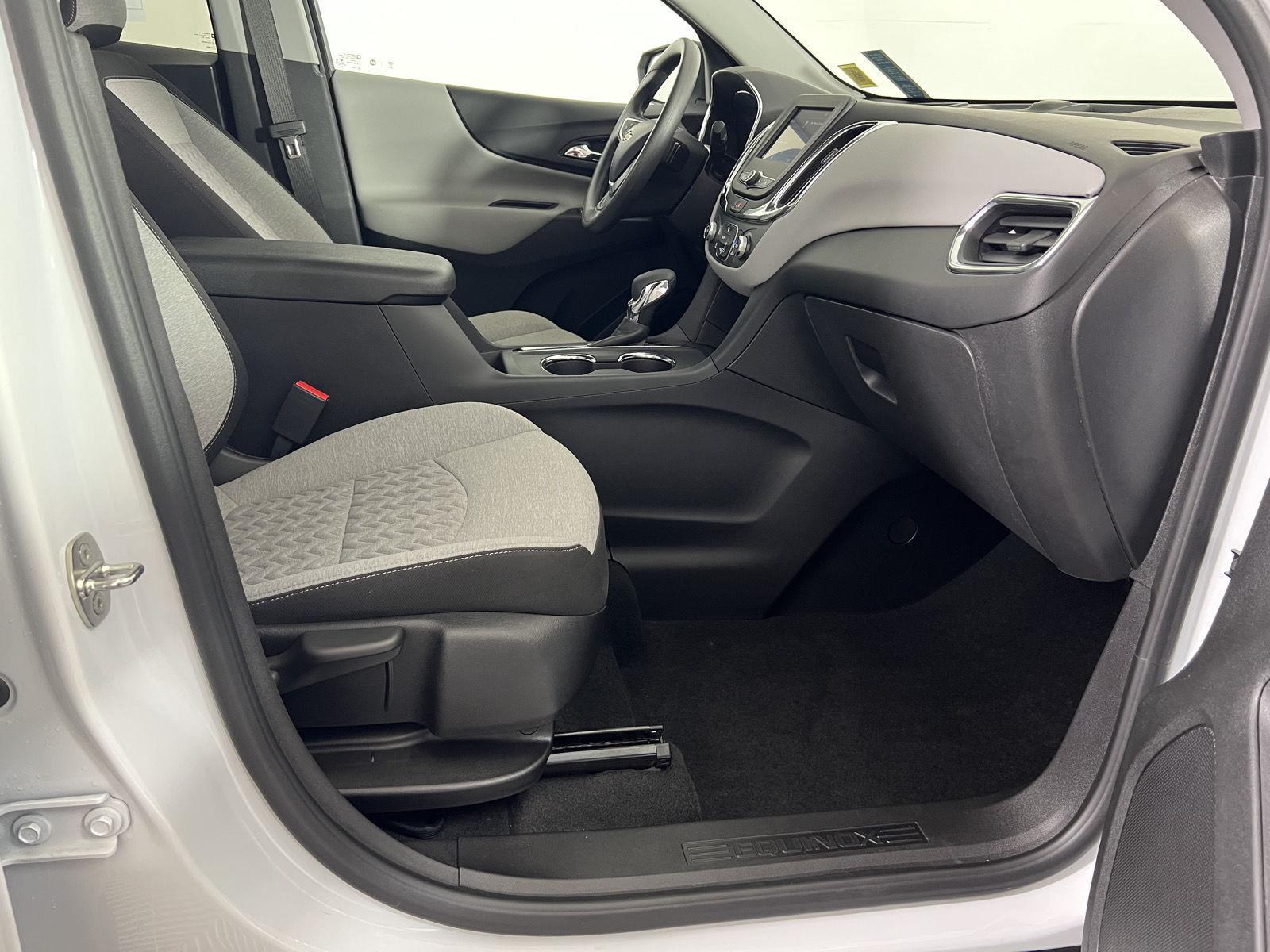 Used 2022 Summit White Chevrolet LS image 20
