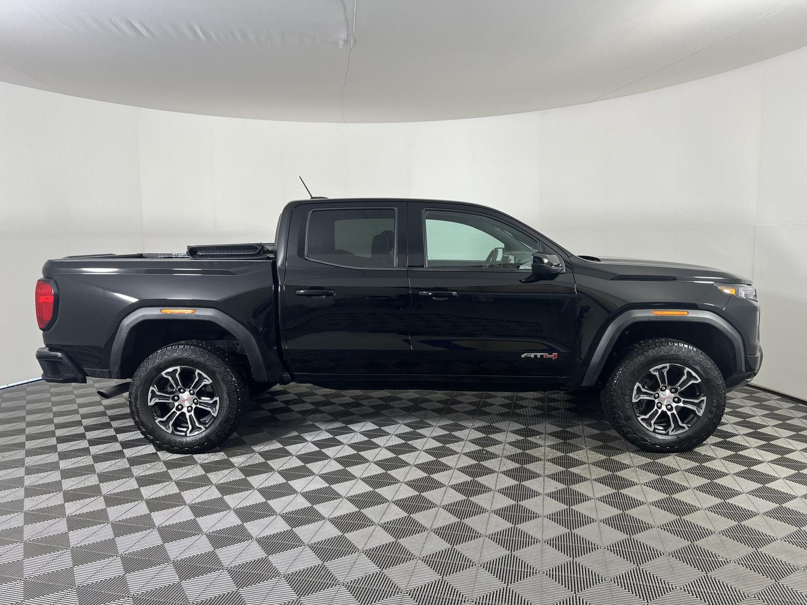 Used 2024 Onyx Black GMC 4WD AT4 image 22