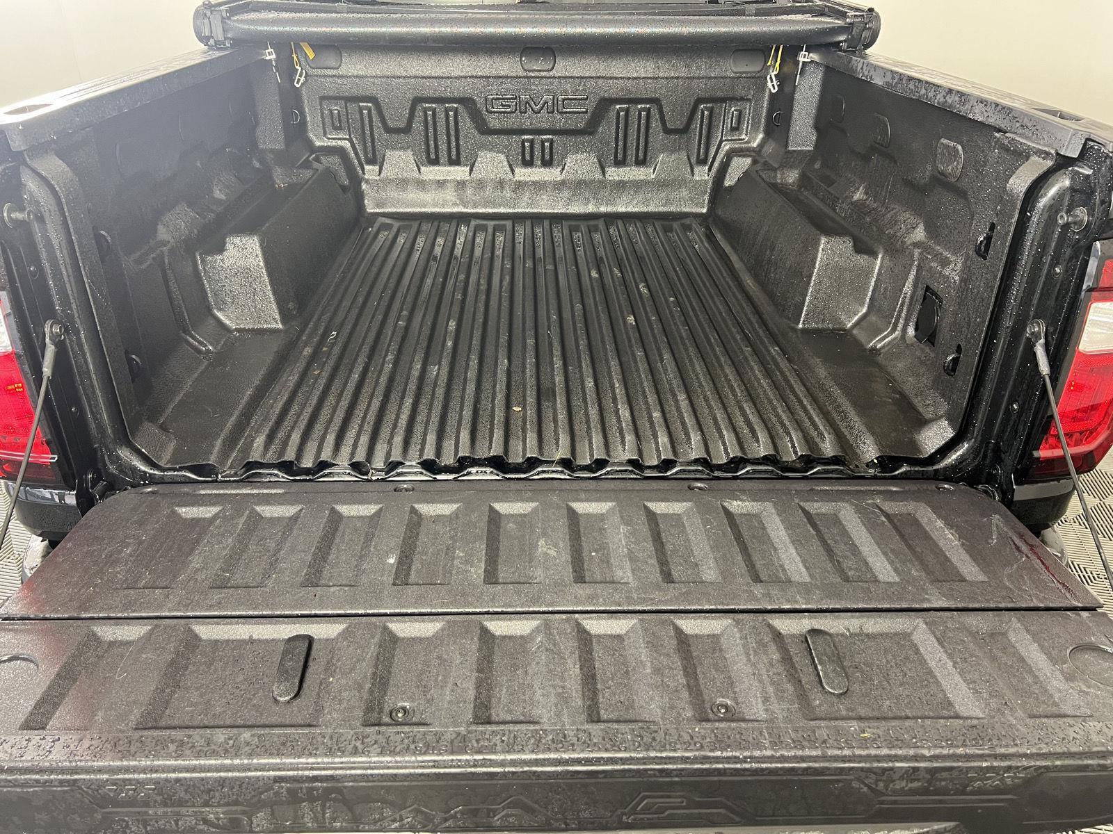 Used 2024 Onyx Black GMC 4WD AT4 image 25