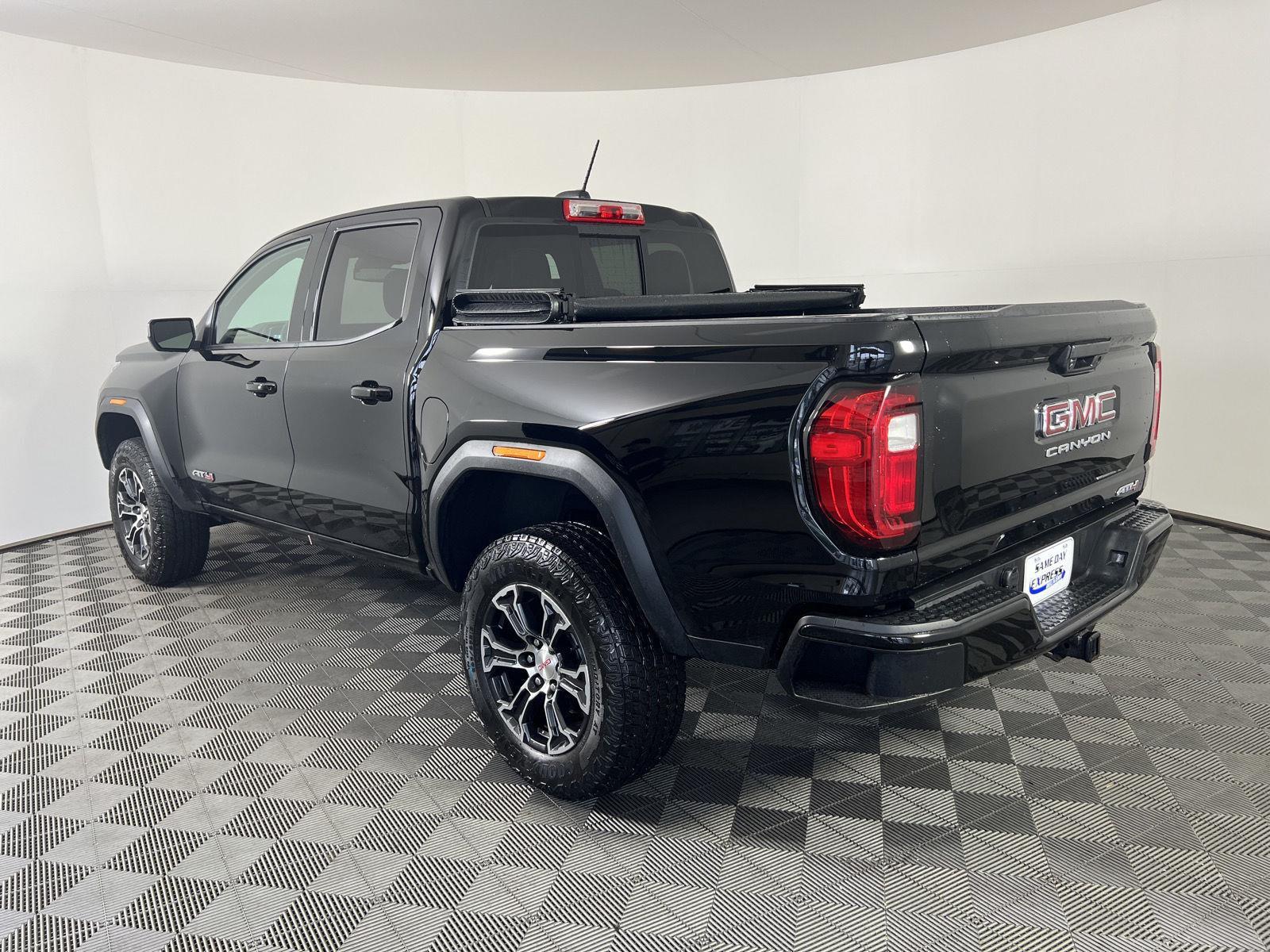 Used 2024 Onyx Black GMC 4WD AT4 image 26