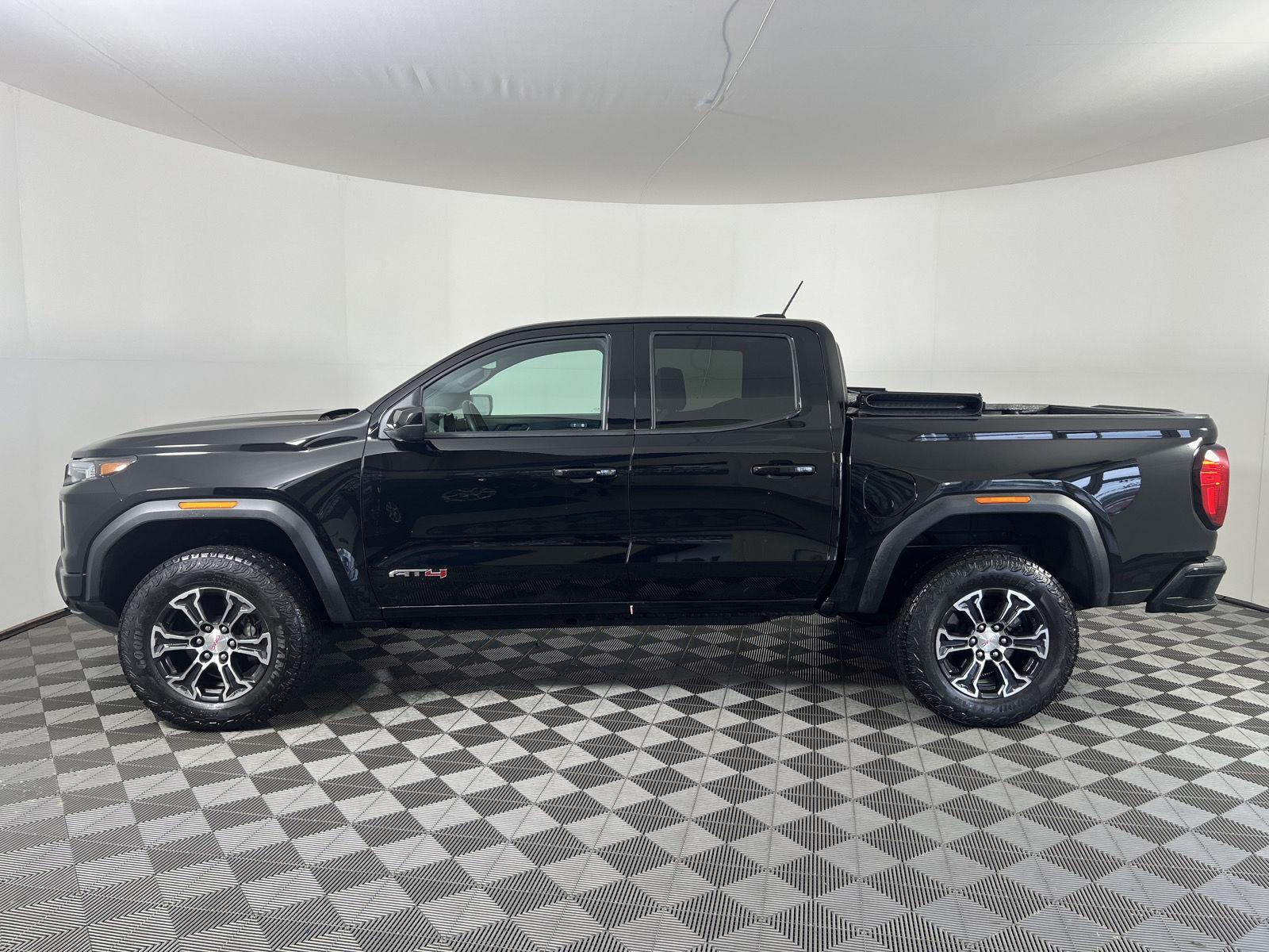 Used 2024 Onyx Black GMC 4WD AT4 image 27