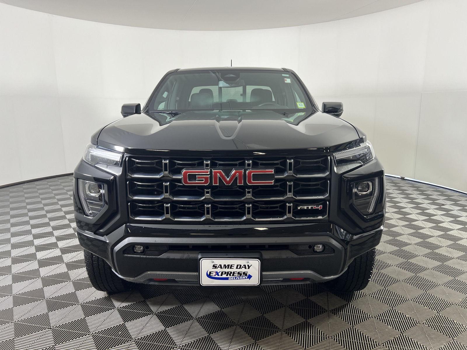 Used 2024 Onyx Black GMC 4WD AT4 image 29