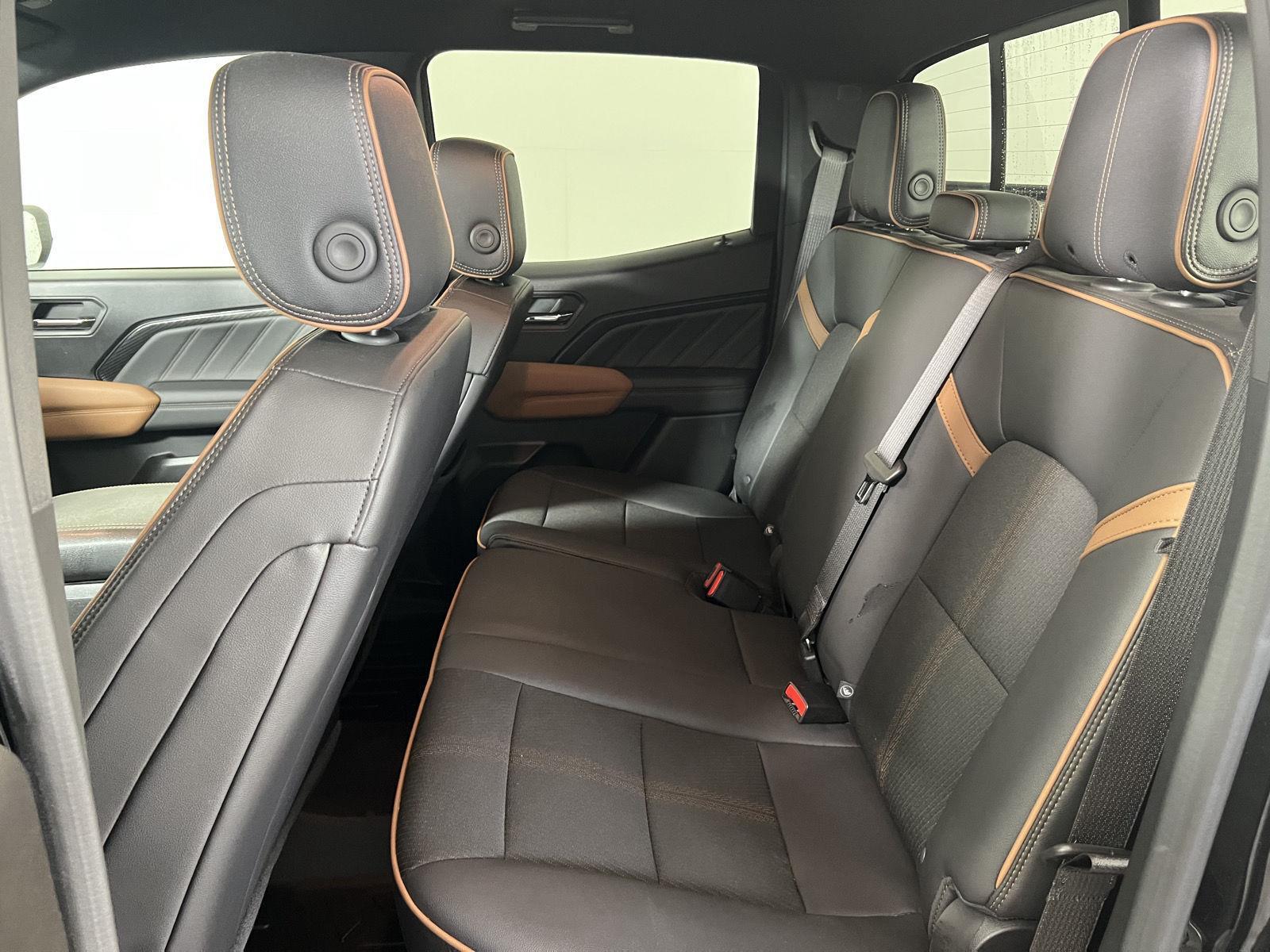 Used 2024 Onyx Black GMC 4WD AT4 image 18