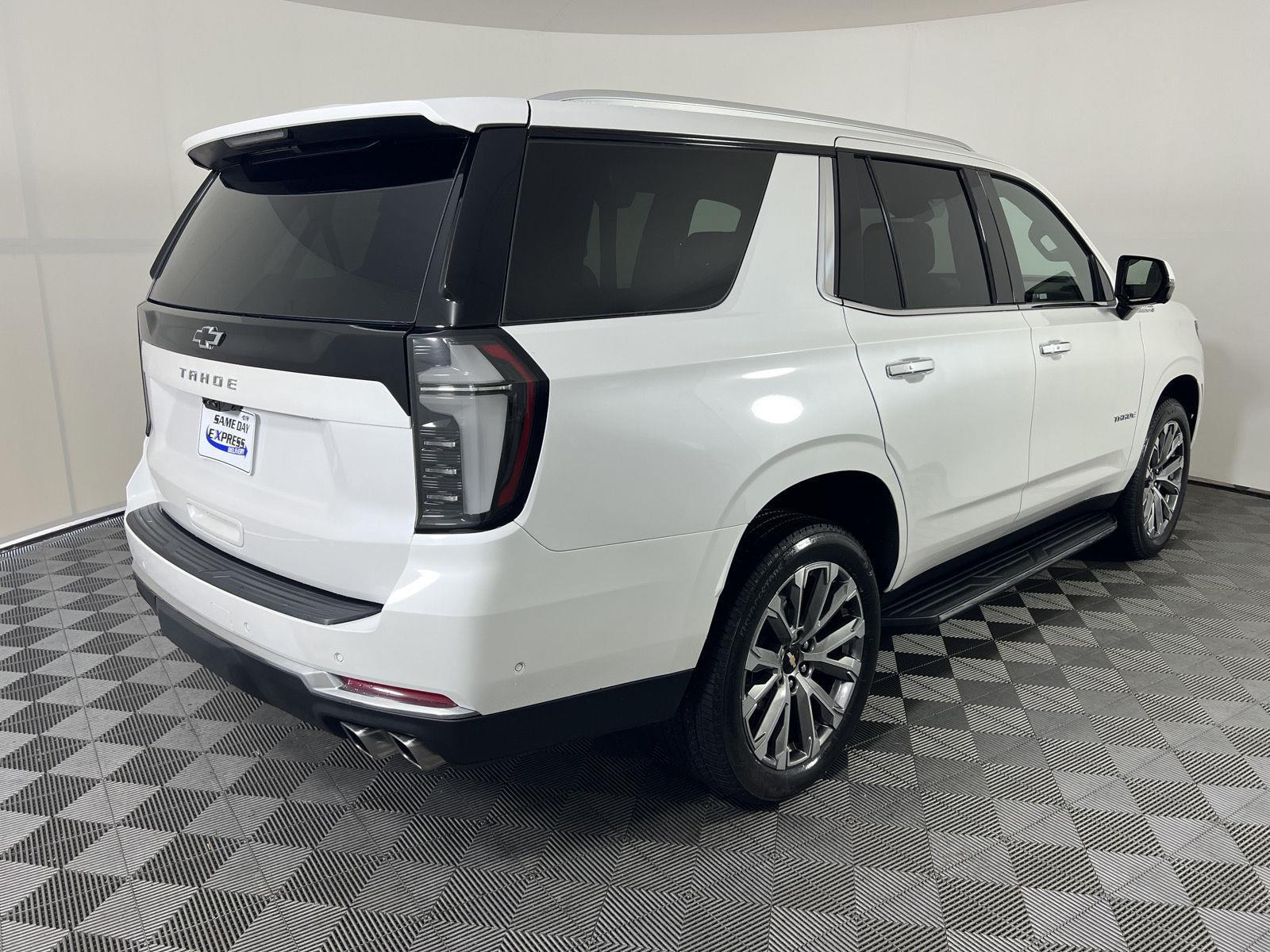Used 2025 Iridescent Pearl Tricoat Chevrolet High Country image 11