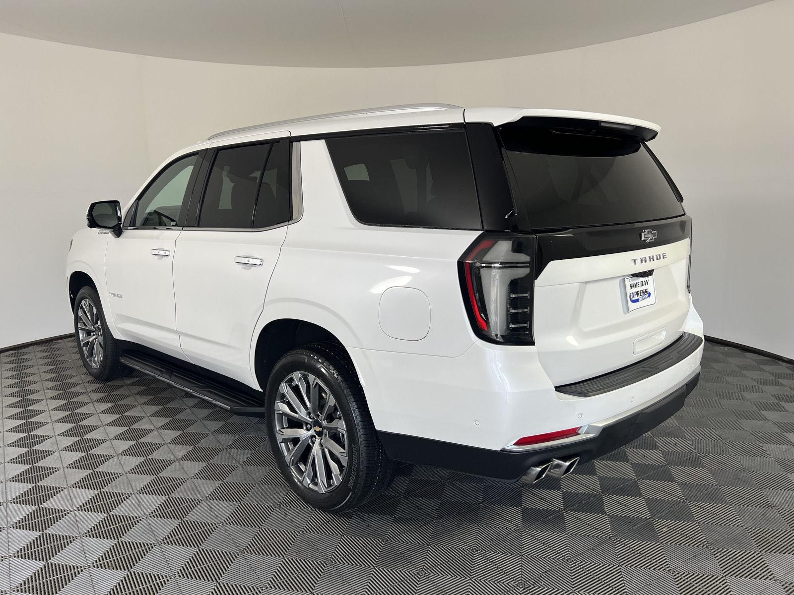 Used 2025 Iridescent Pearl Tricoat Chevrolet High Country image 15