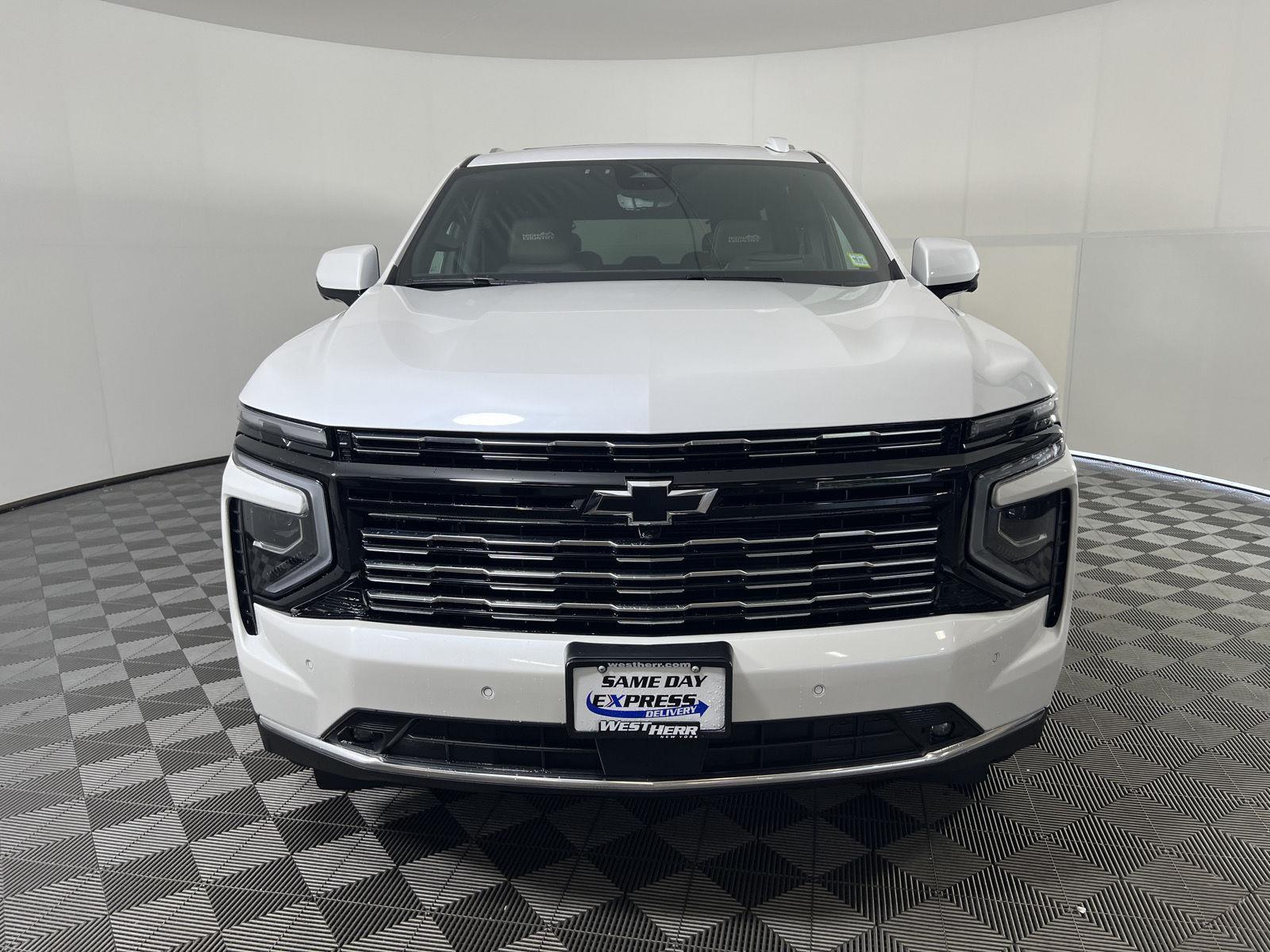 Used 2025 Iridescent Pearl Tricoat Chevrolet High Country image 19