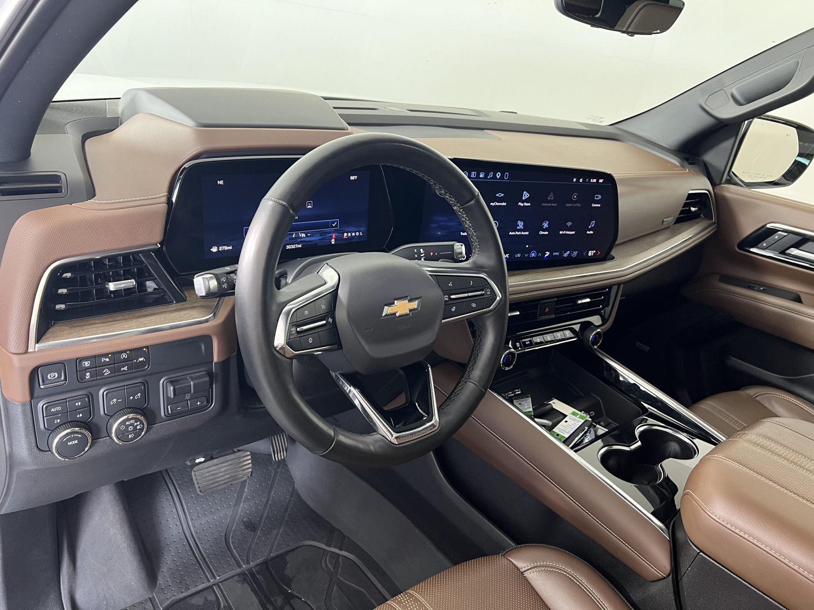 Used 2025 Iridescent Pearl Tricoat Chevrolet High Country image 21