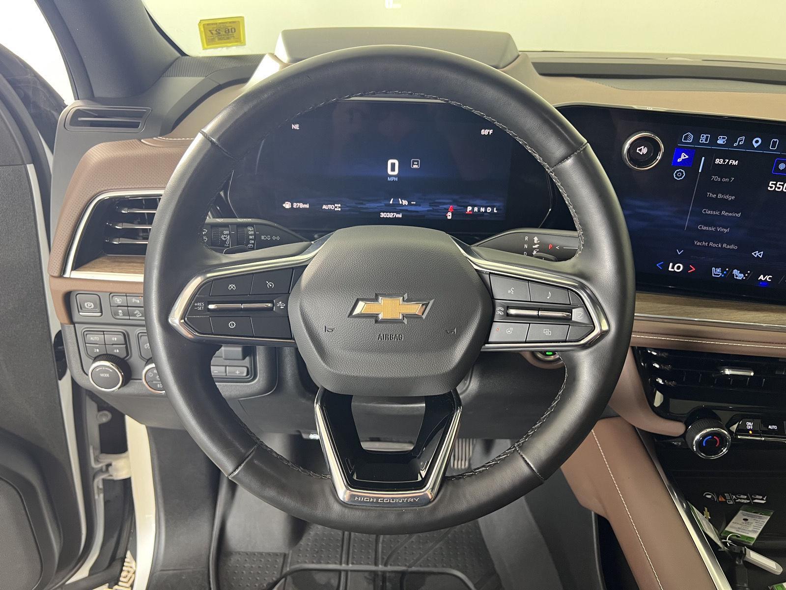 Used 2025 Iridescent Pearl Tricoat Chevrolet High Country image 27