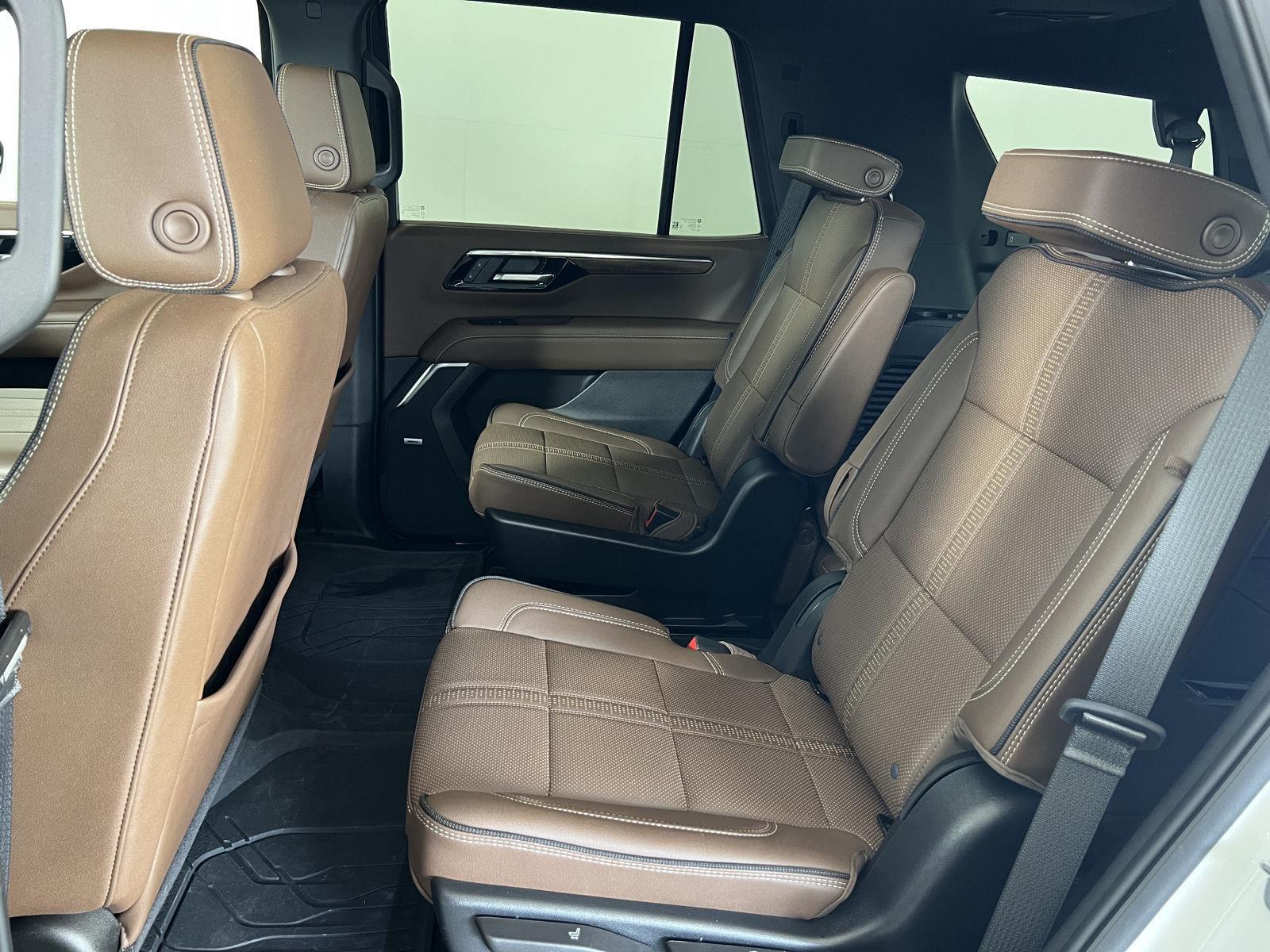 Used 2025 Iridescent Pearl Tricoat Chevrolet High Country image 39