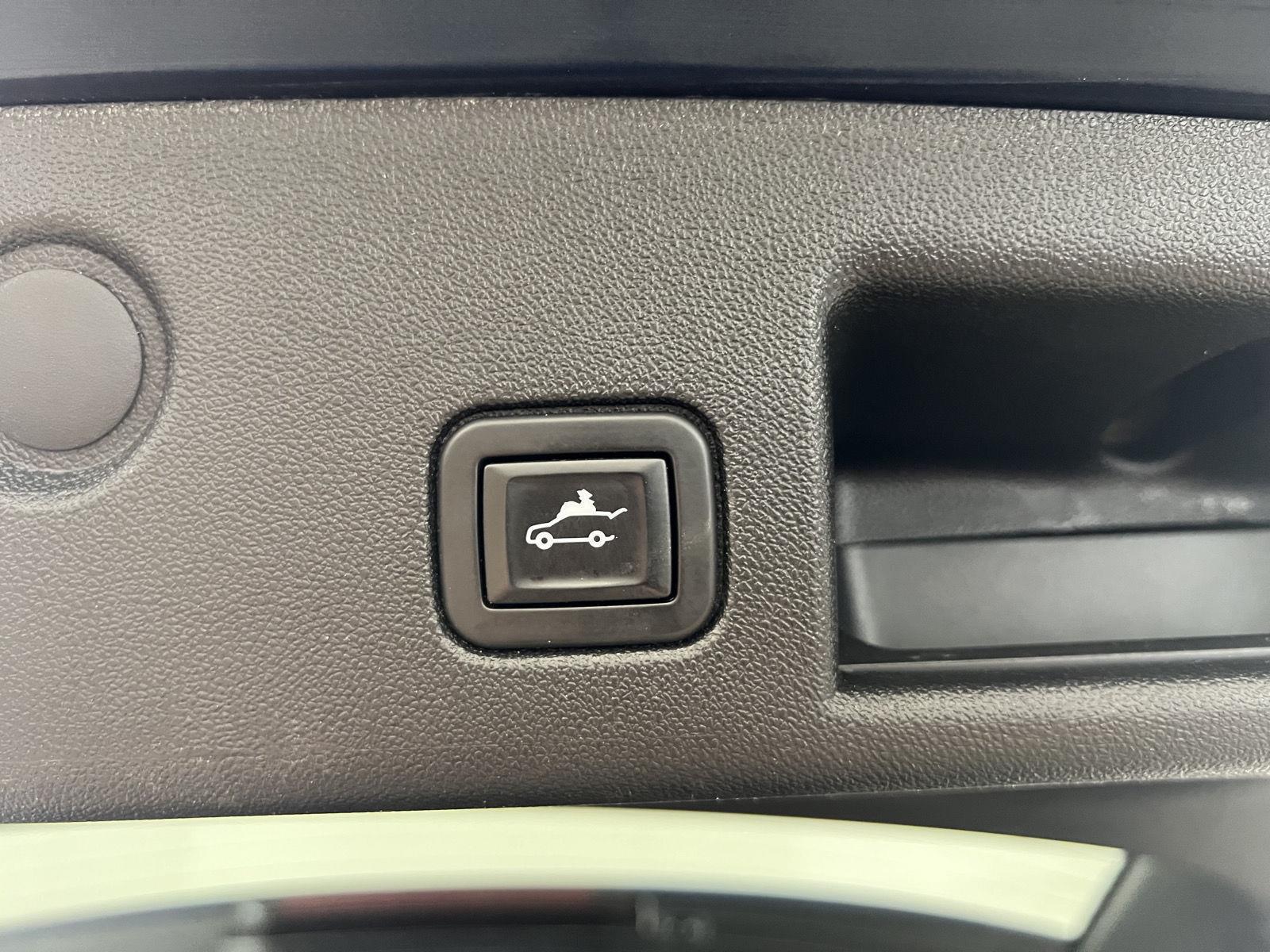 Used 2020 Pacific Blue Metallic Chevrolet LT image 22