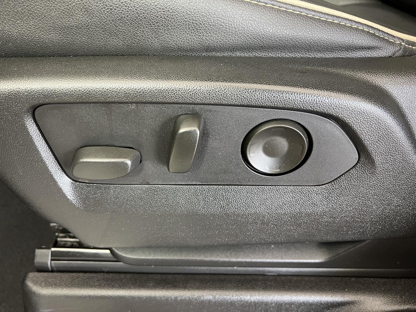 Used 2021 Summit White Chevrolet Premier image 9