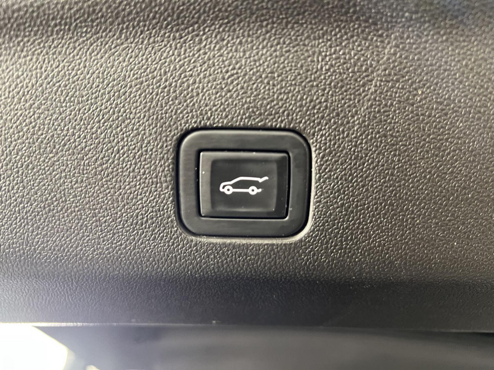 Used 2021 Summit White Chevrolet Premier image 29