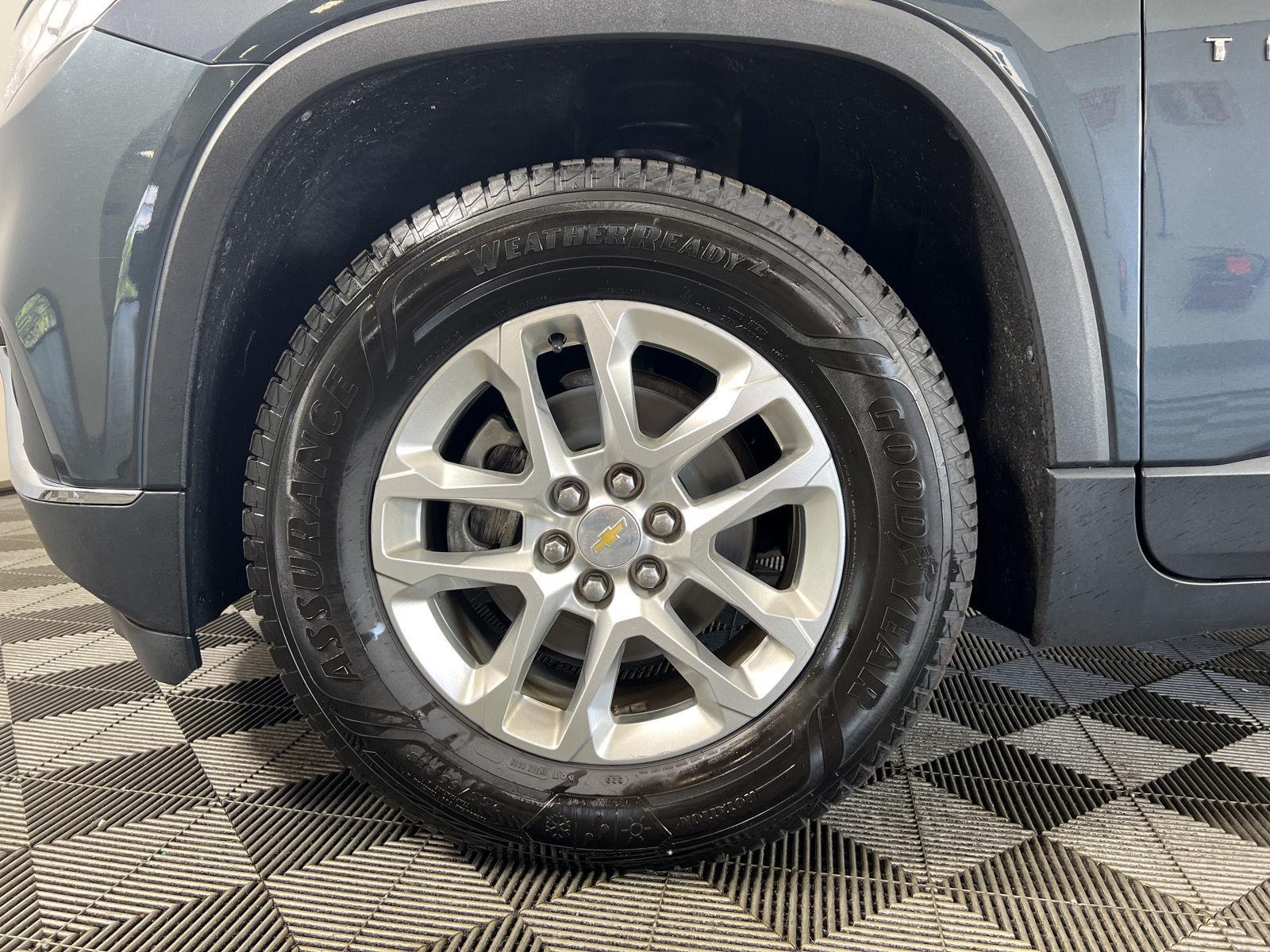 Used 2019 Graphite Metallic Chevrolet LT Cloth image 31