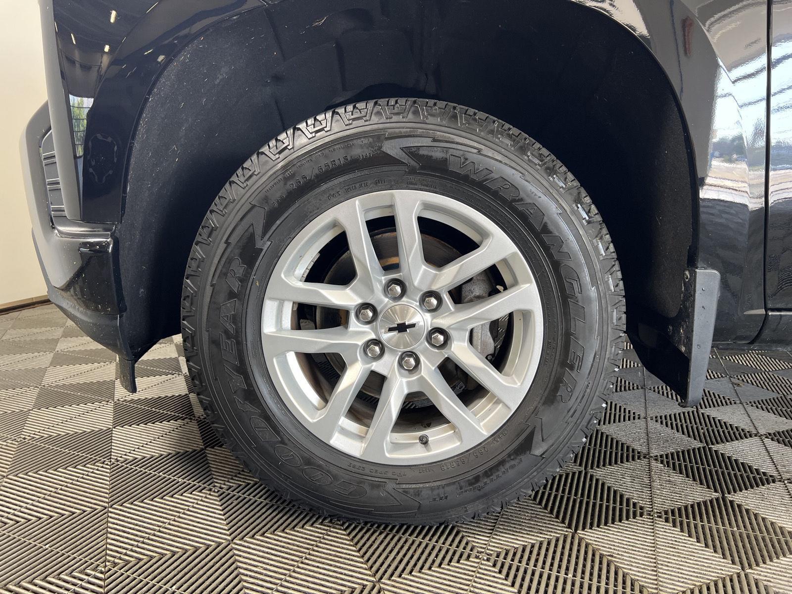 Used 2019 Black Chevrolet RST image 31
