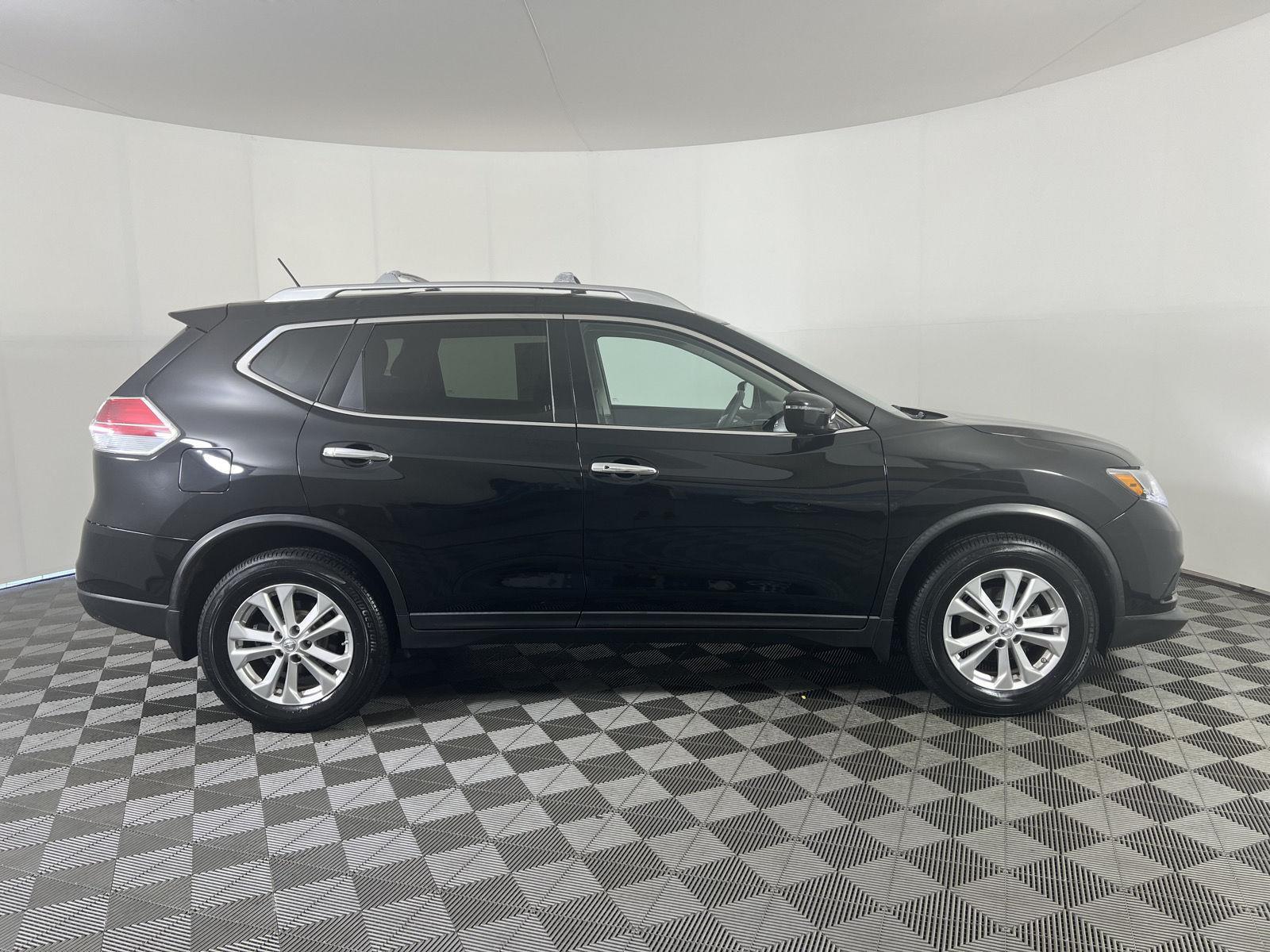 Used 2016 Magnetic Black Nissan SV image 30