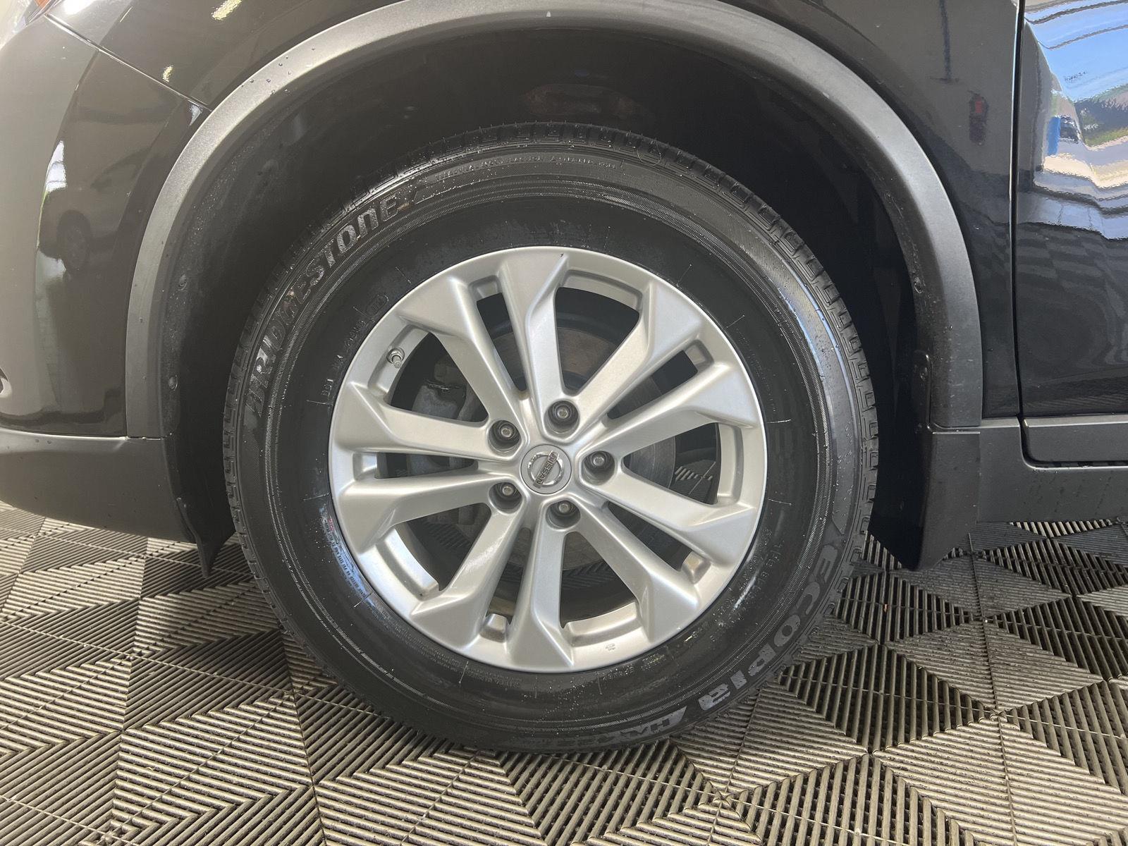 Used 2016 Magnetic Black Nissan SV image 31