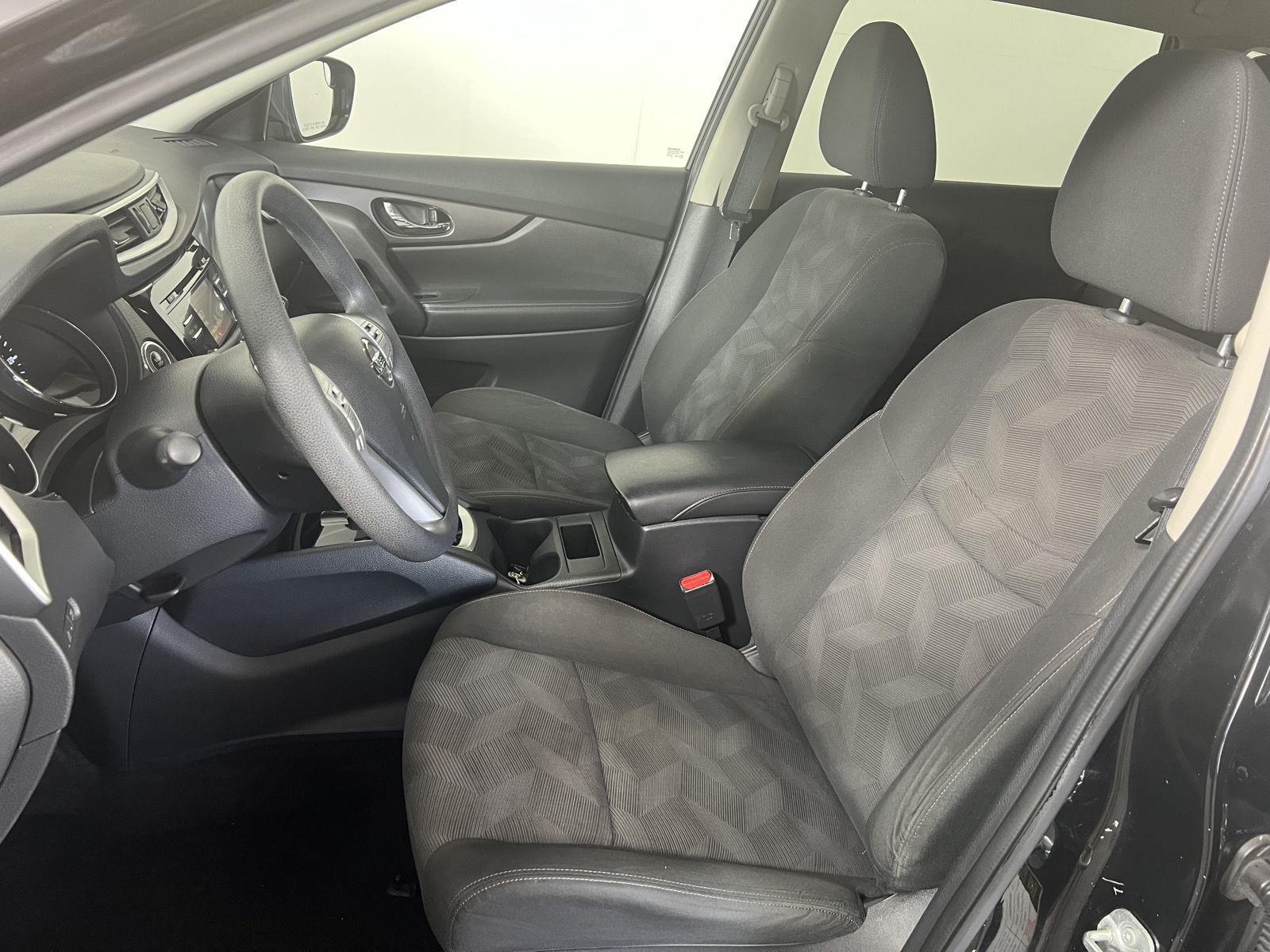 Used 2016 Magnetic Black Nissan SV image 6