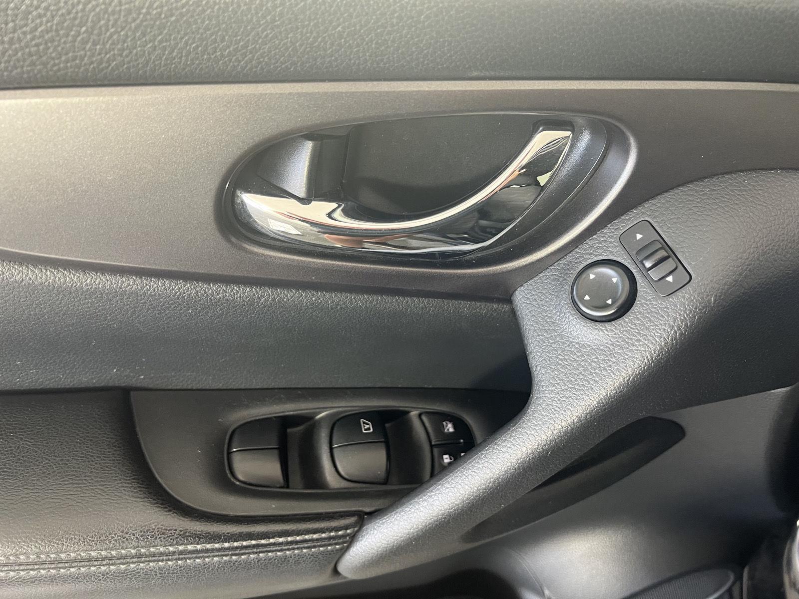 Used 2016 Magnetic Black Nissan SV image 8