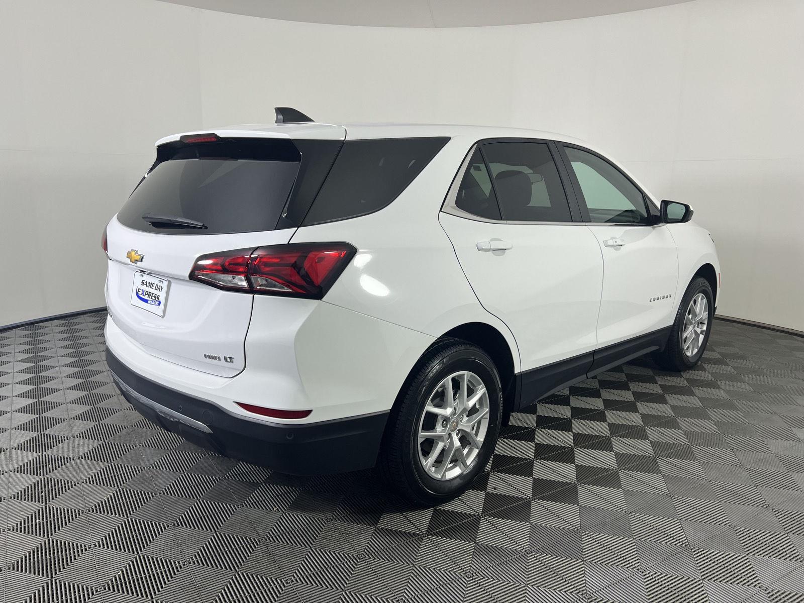 Used 2024 Summit White Chevrolet LT image 25