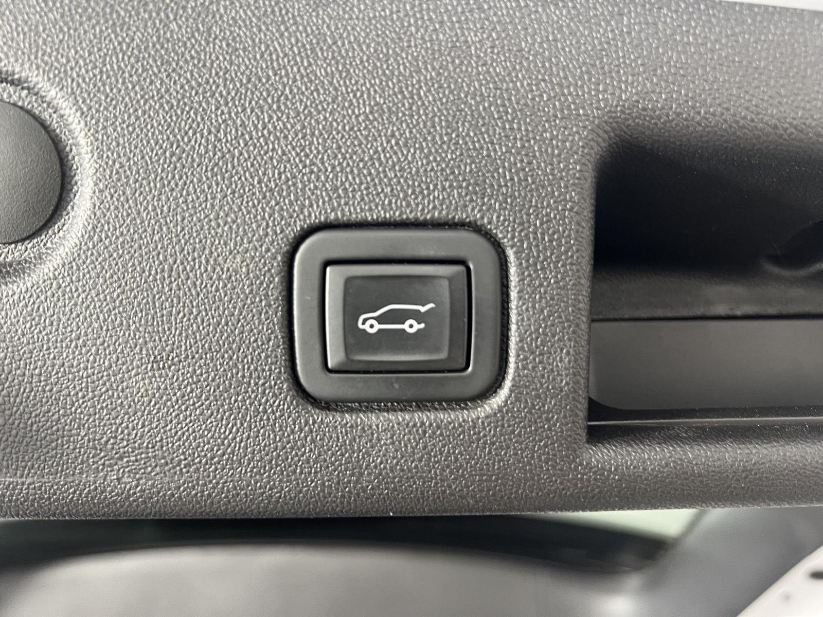 Used 2024 Summit White Chevrolet LT image 21
