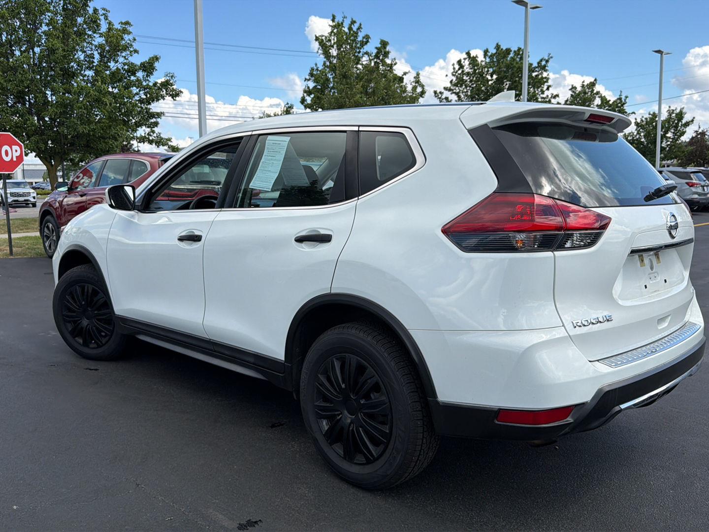 Used 2018 Glacier White Nissan S image 4