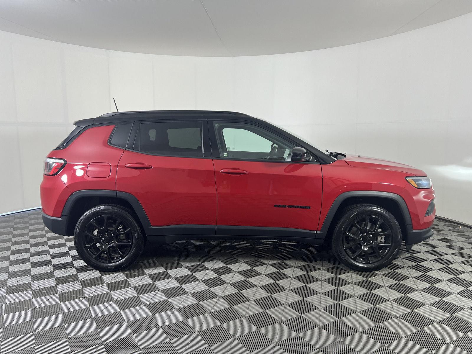 Used 2023 Redline Pearlcoat Jeep Altitude image 24