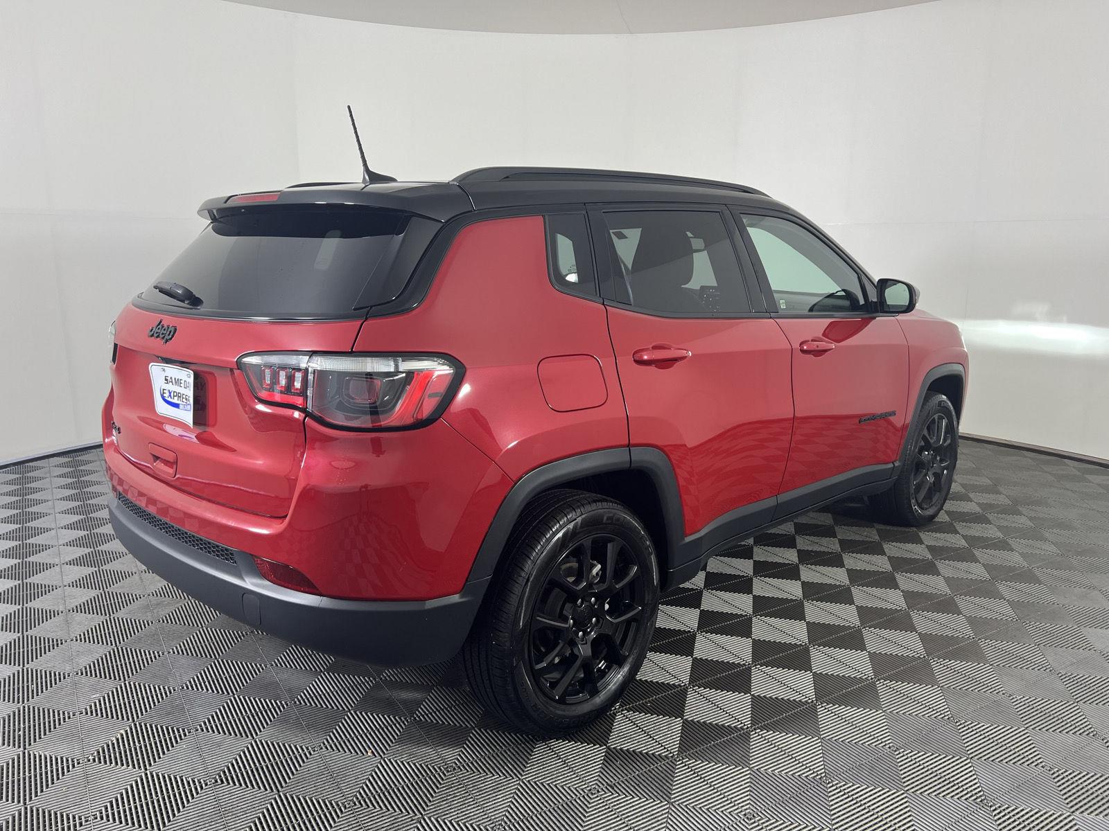 Used 2023 Redline Pearlcoat Jeep Altitude image 25