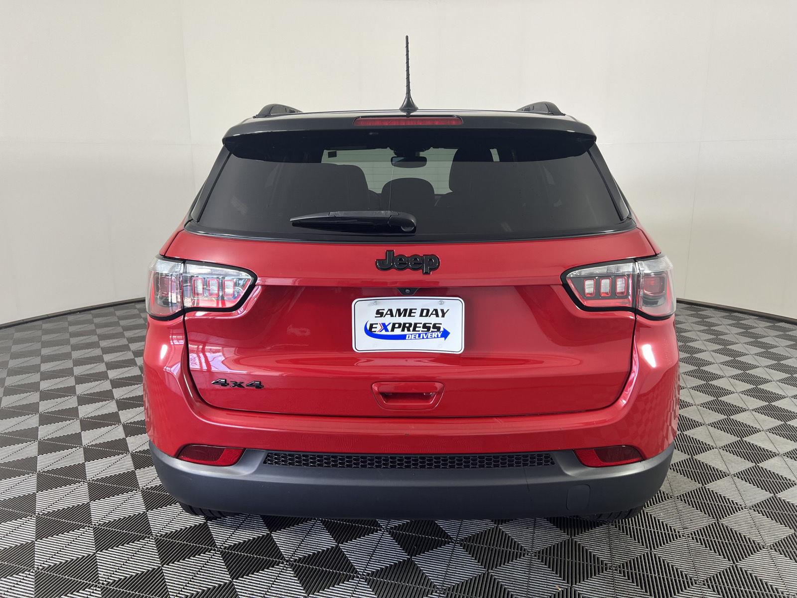Used 2023 Redline Pearlcoat Jeep Altitude image 26