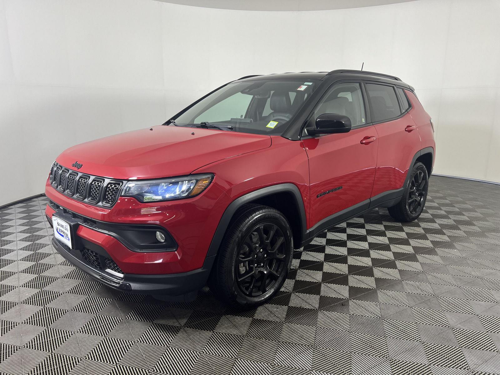 Used 2023 Redline Pearlcoat Jeep Altitude image 29