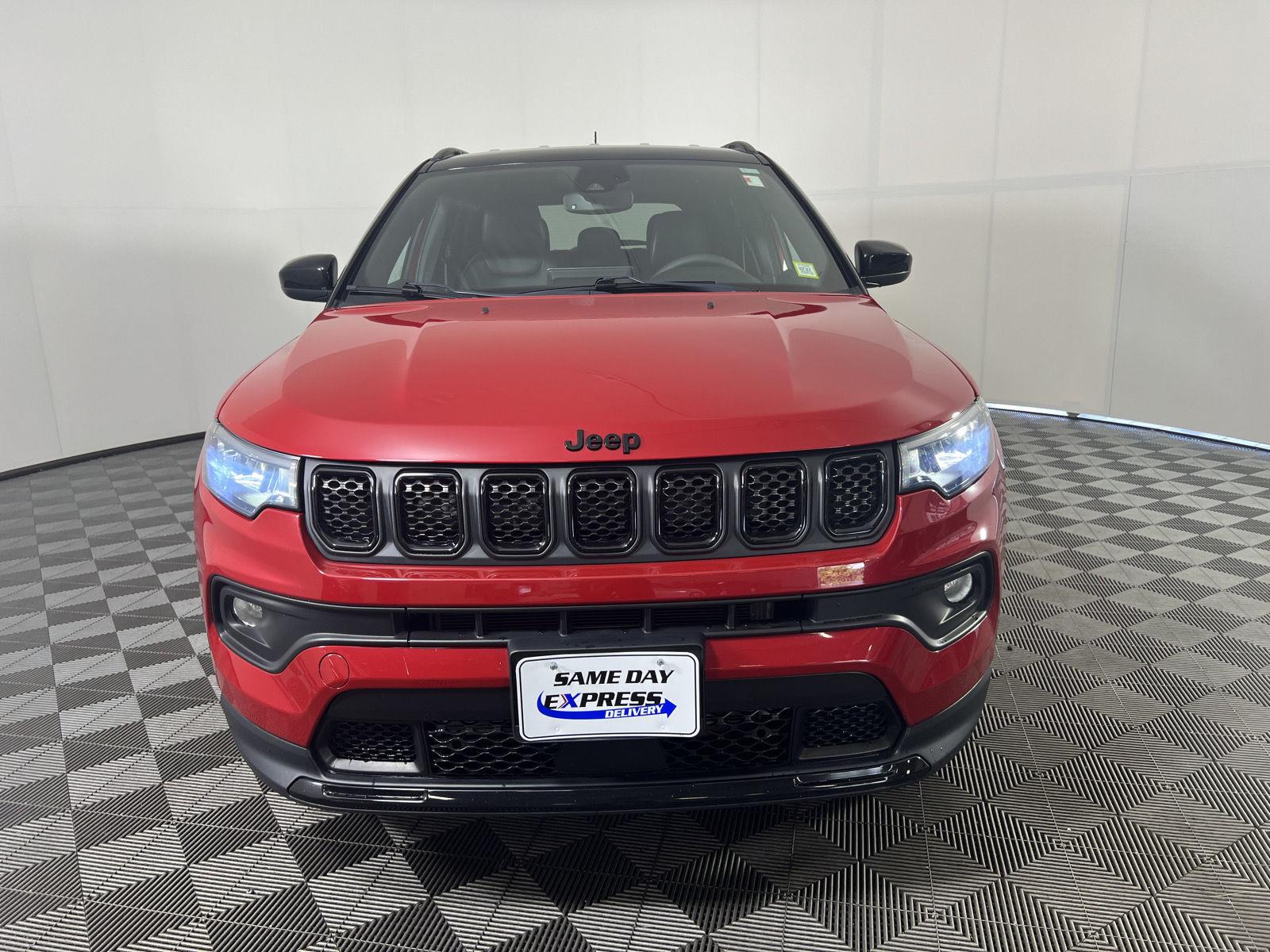 Used 2023 Redline Pearlcoat Jeep Altitude image 30