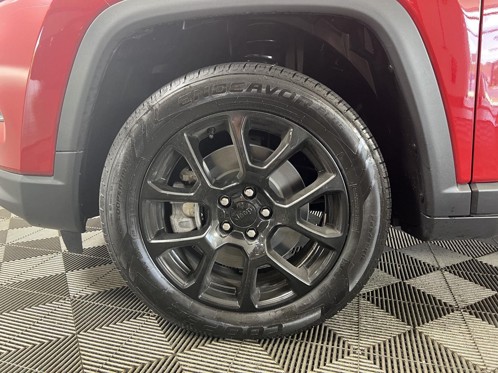 Used 2023 Redline Pearlcoat Jeep Altitude image 31