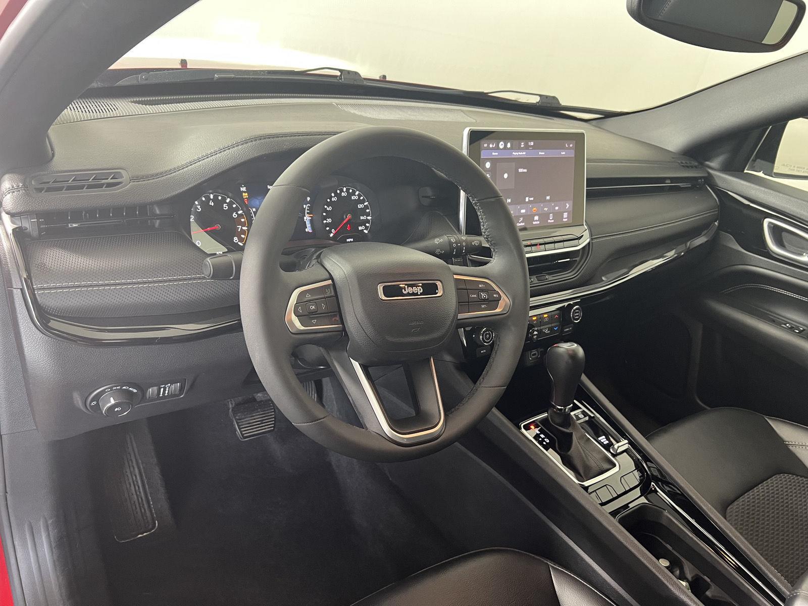 Used 2023 Redline Pearlcoat Jeep Altitude image 4